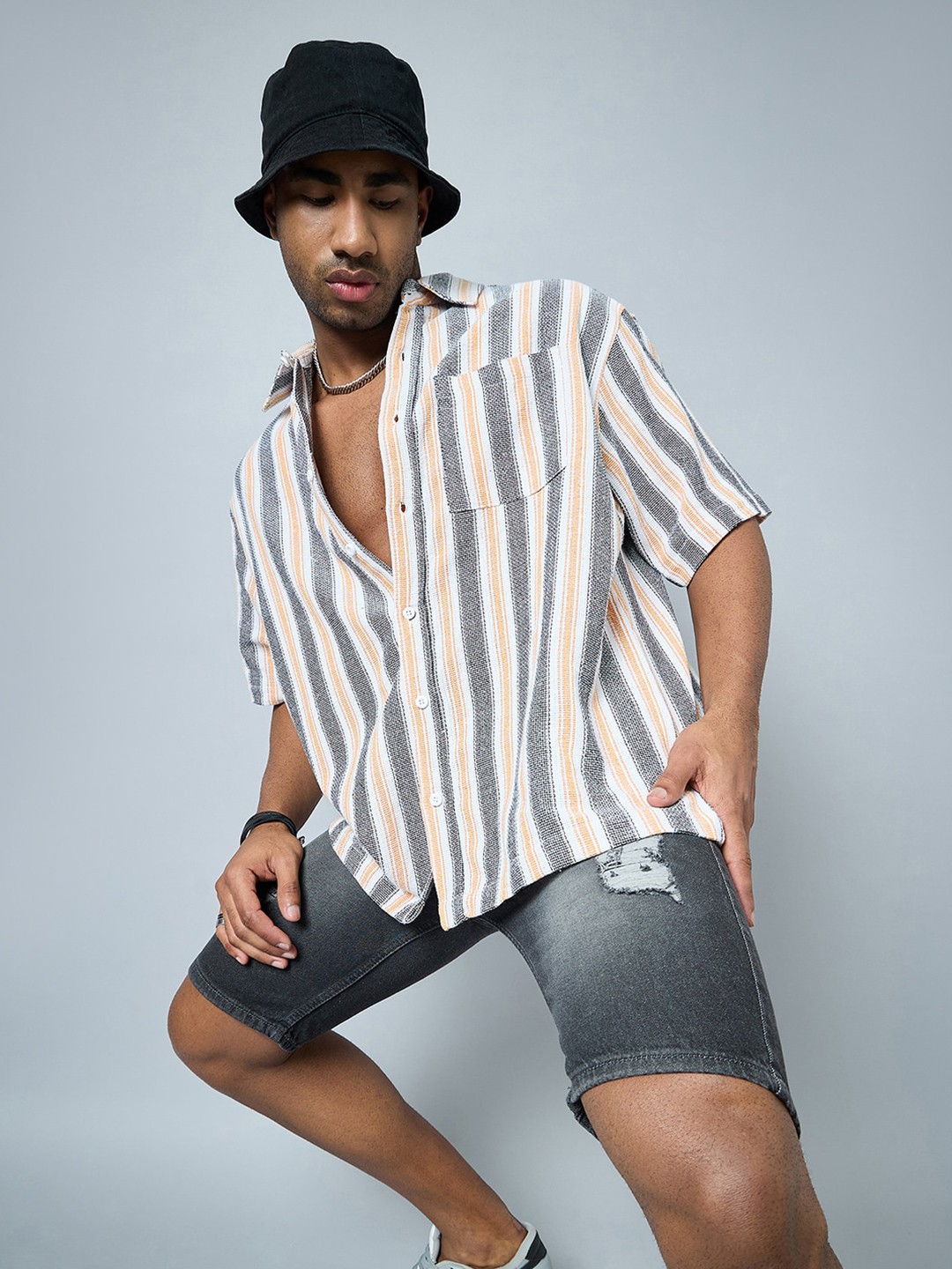 

CHIMPAAANZEE Striped Spread Collar Oversized Casual Shirt, White