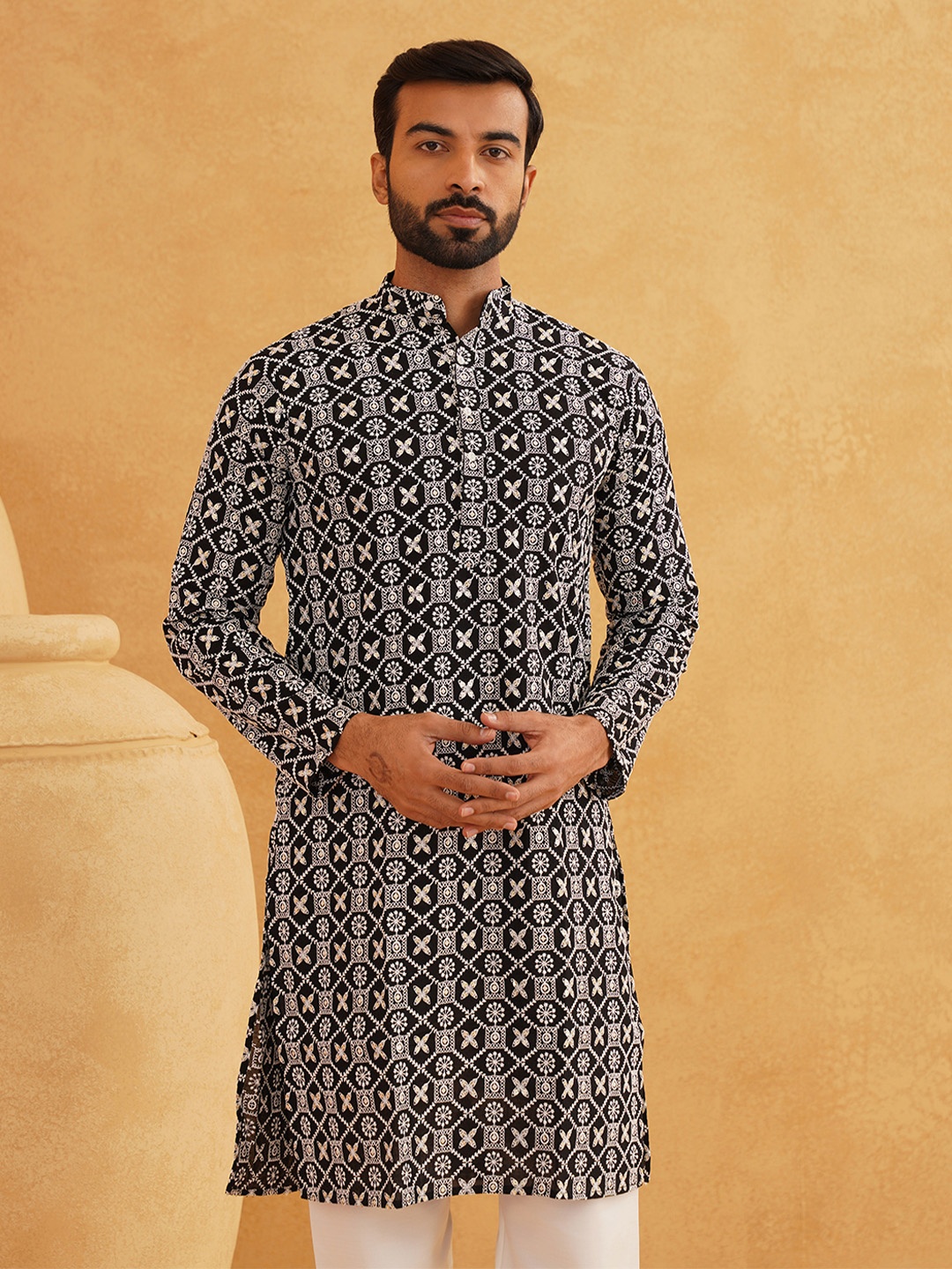 

SOJANYA Geometric Embroidered Mandarin Collar Long Sleeves Straight Kurta, Black