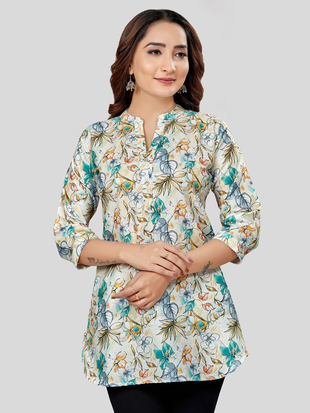 

Saree Swarg Floral Printed Mandarin Collar A-Line Kurti, Off white