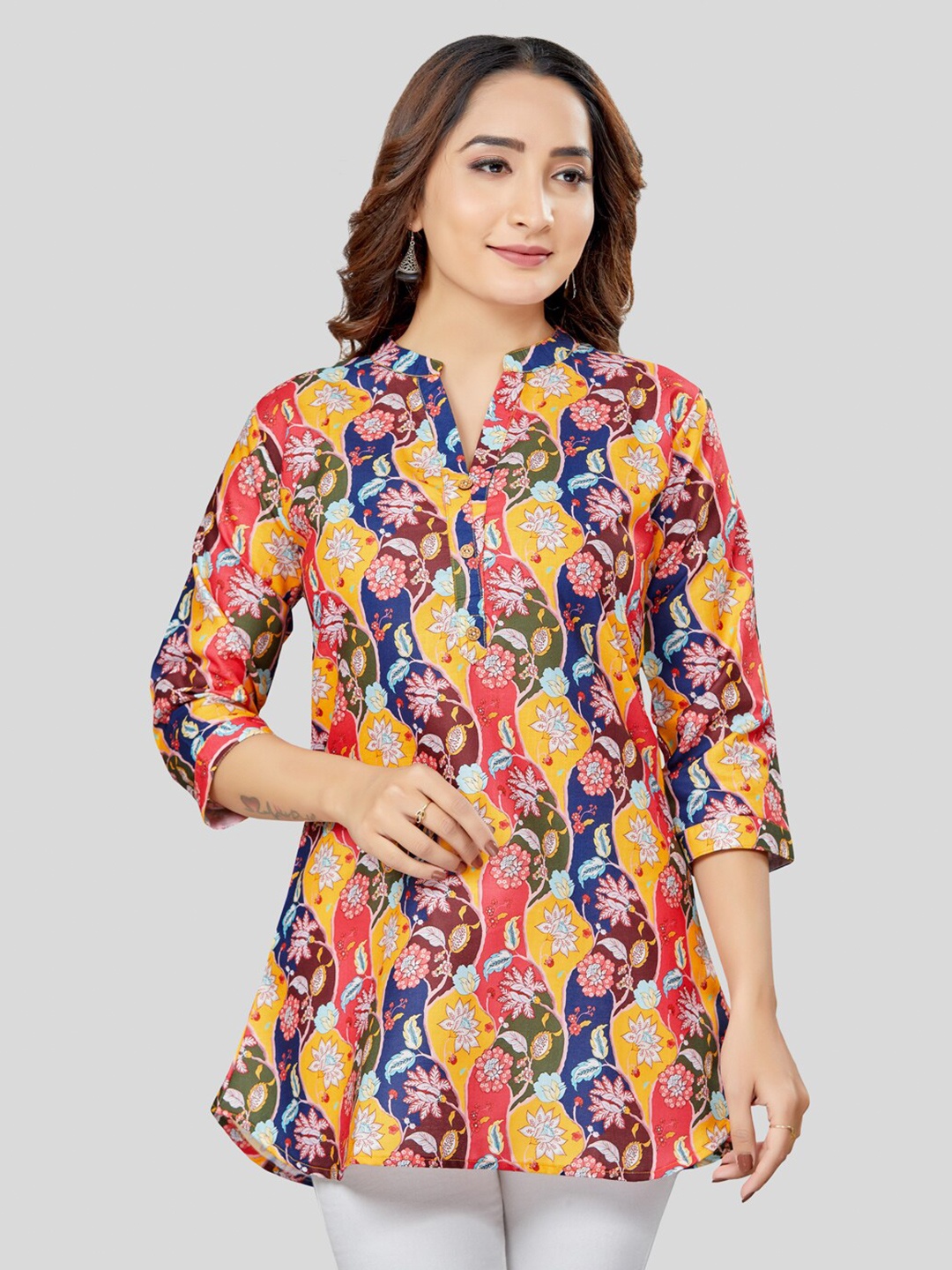 

Saree Swarg Floral Printed Straight Kurti, Yellow