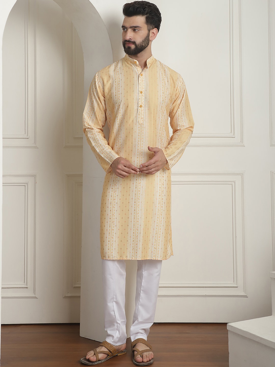 

SOJANYA Ethnic Motifs Printed Kurta With Churidar, Mustard
