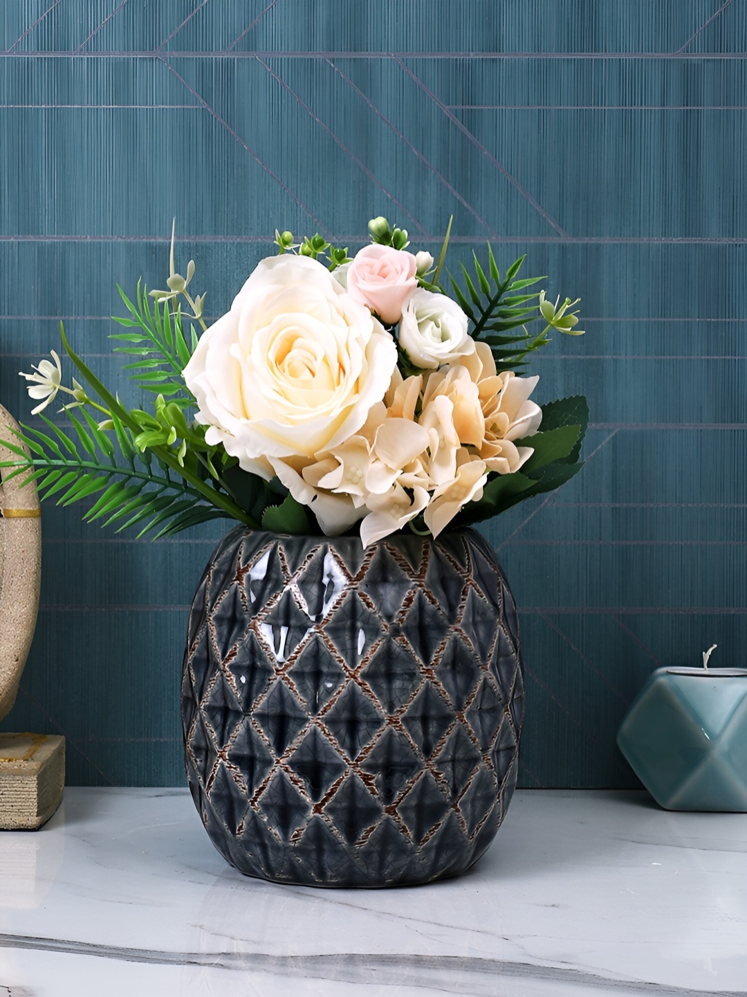

TAYHAA Black Textured Ceramic Planter