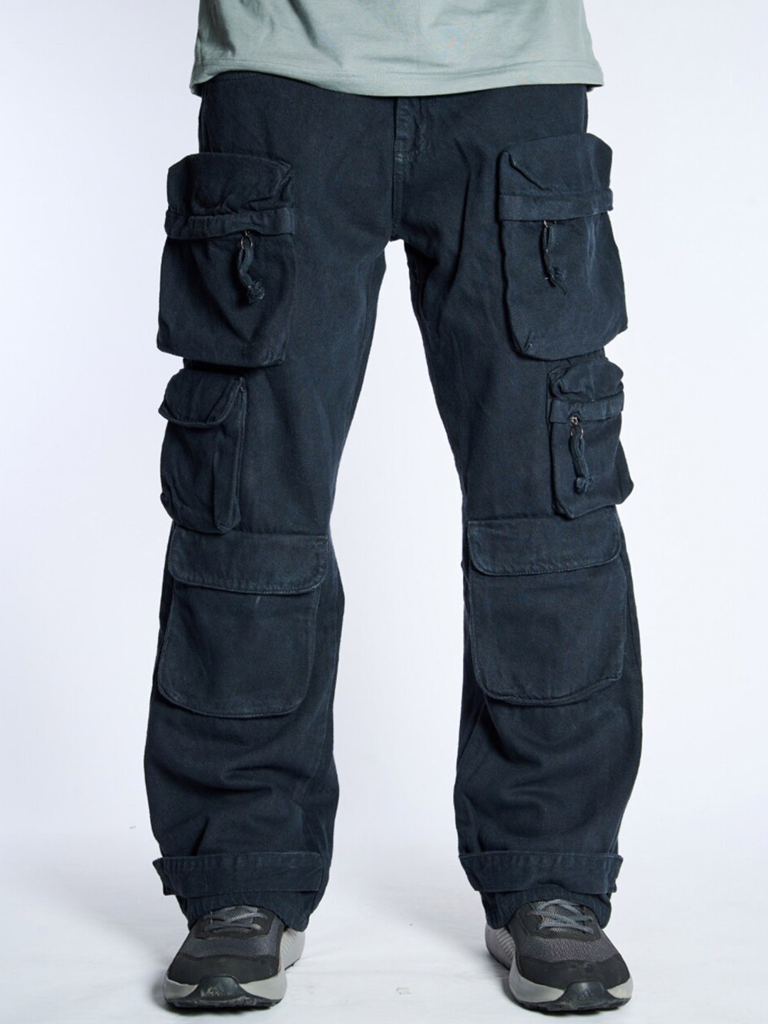 

7Shores Men Classic Fit Mid-Rise Denim Cargos, Black