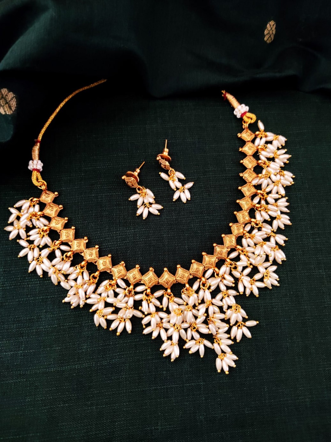 

Pihtara Jewels Gold-Plated Pearls Beaded Jewellery Set