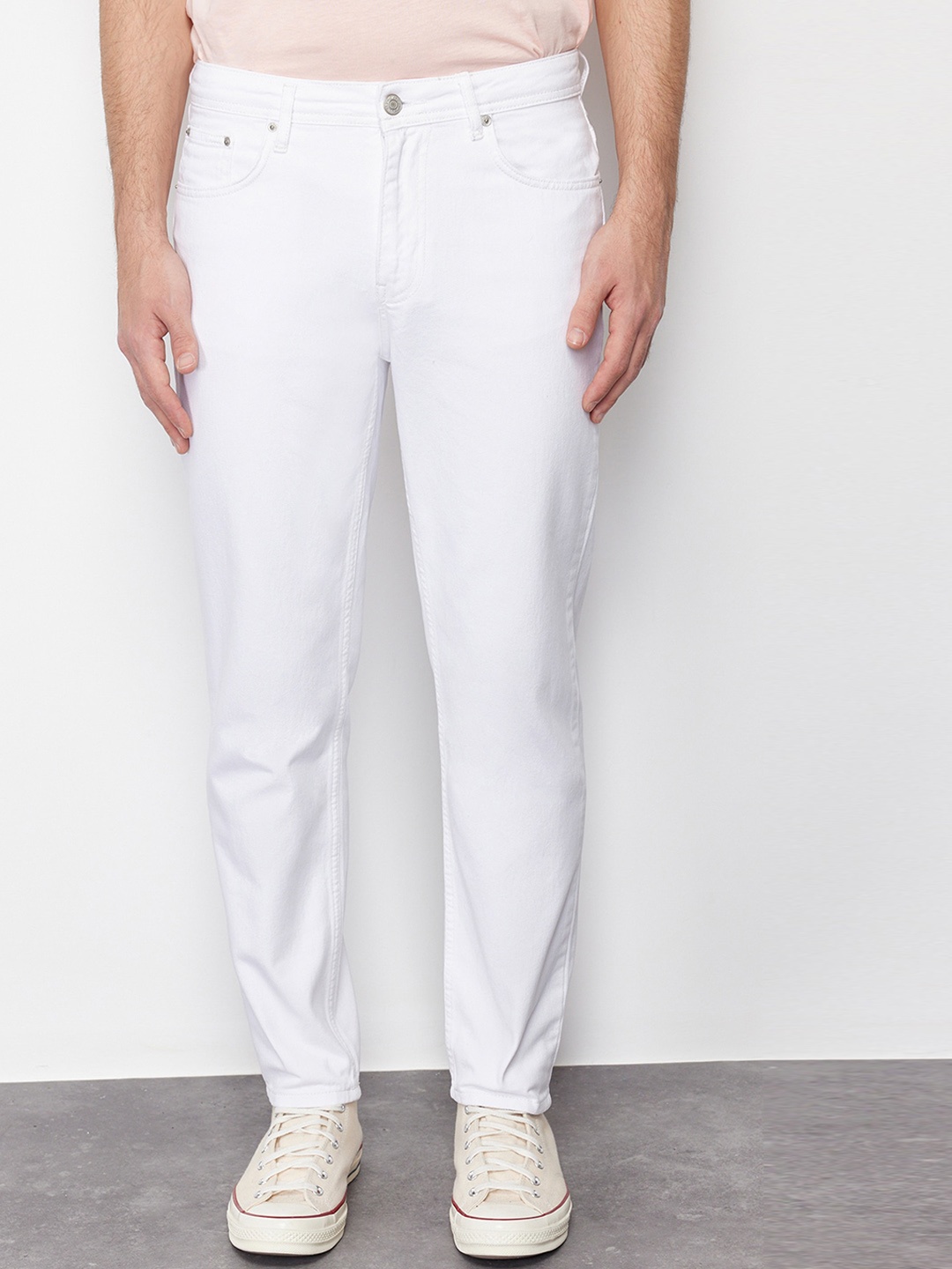 

Trendyol Men Mi-Rise Clean Look No Fade Jeans, White