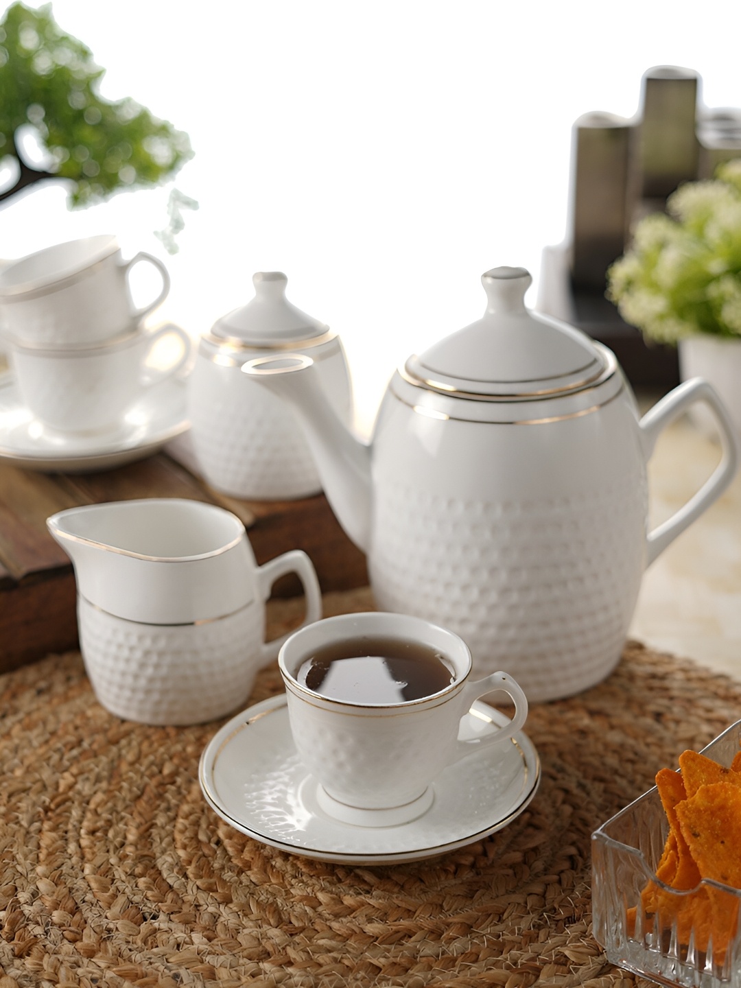 

Aura White & Gold-Toned Textured Bone China Glossy Kettle Set of Cups and Mugs