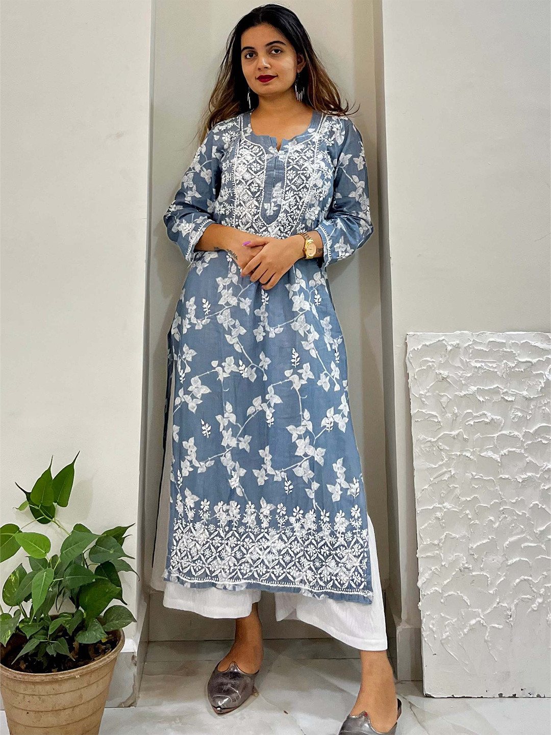 

THE VASILIKI Floral Embroidered Notch Neck Mulmul Cotton Chikankari Straight Kurta, Blue