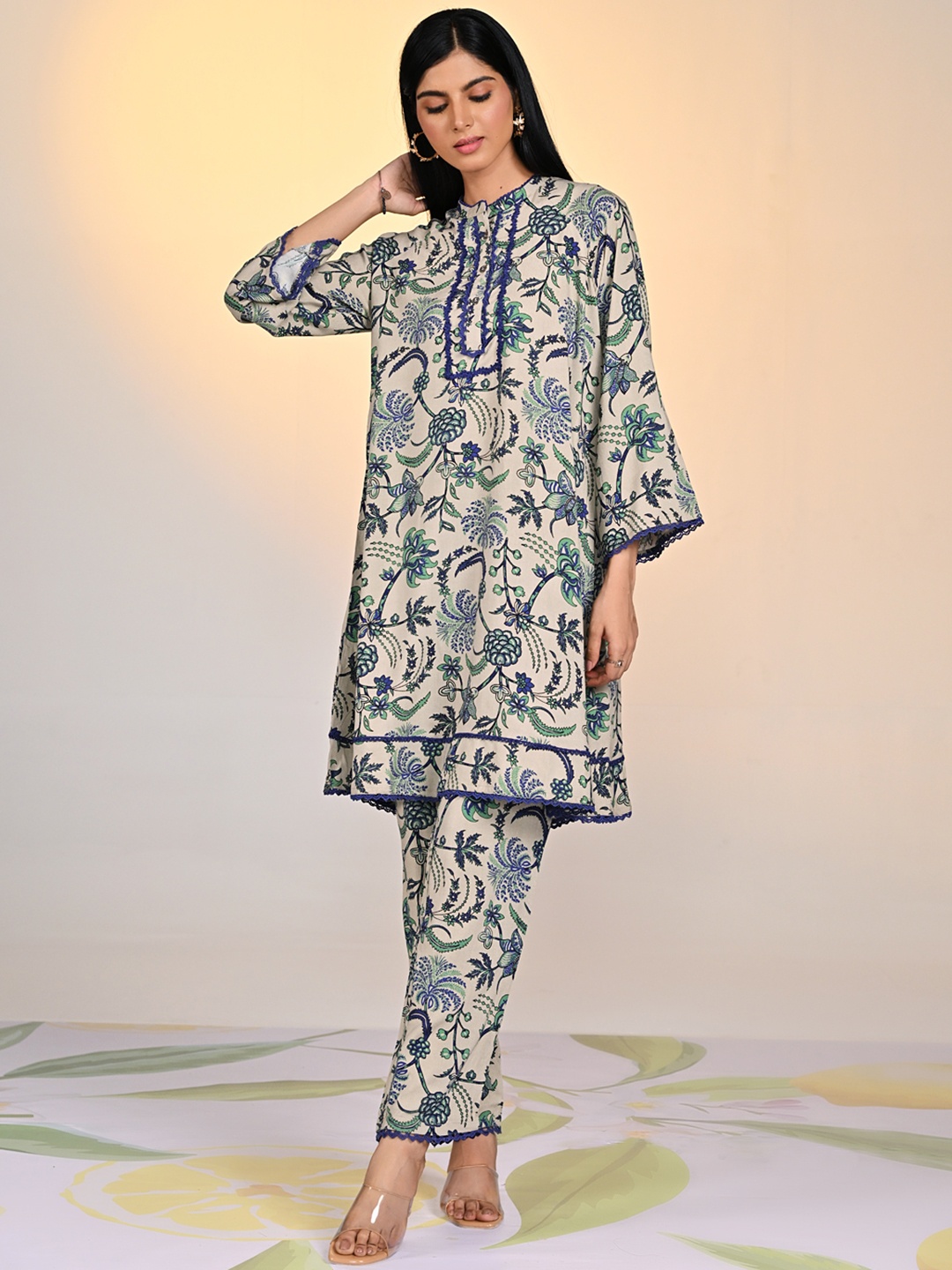 

Lakshita Floral Printed Kurta with Trousers, Blue