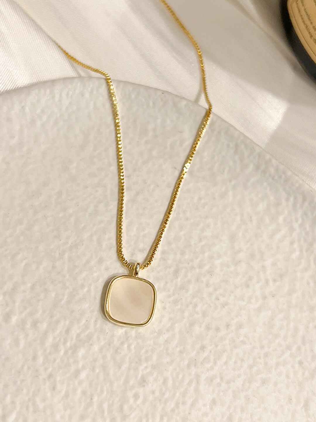 

VAGHBHATT Stainless Steel Stone Studded Versatile Delicate Square Shape Pendant Chain, Gold