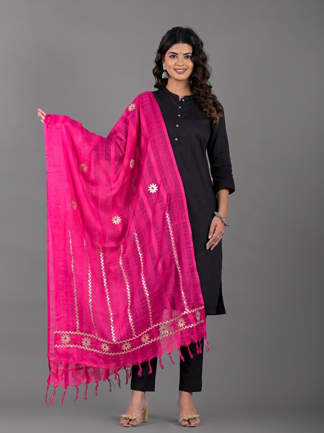 

Apratim Floral Embroidered Dupatta, Pink