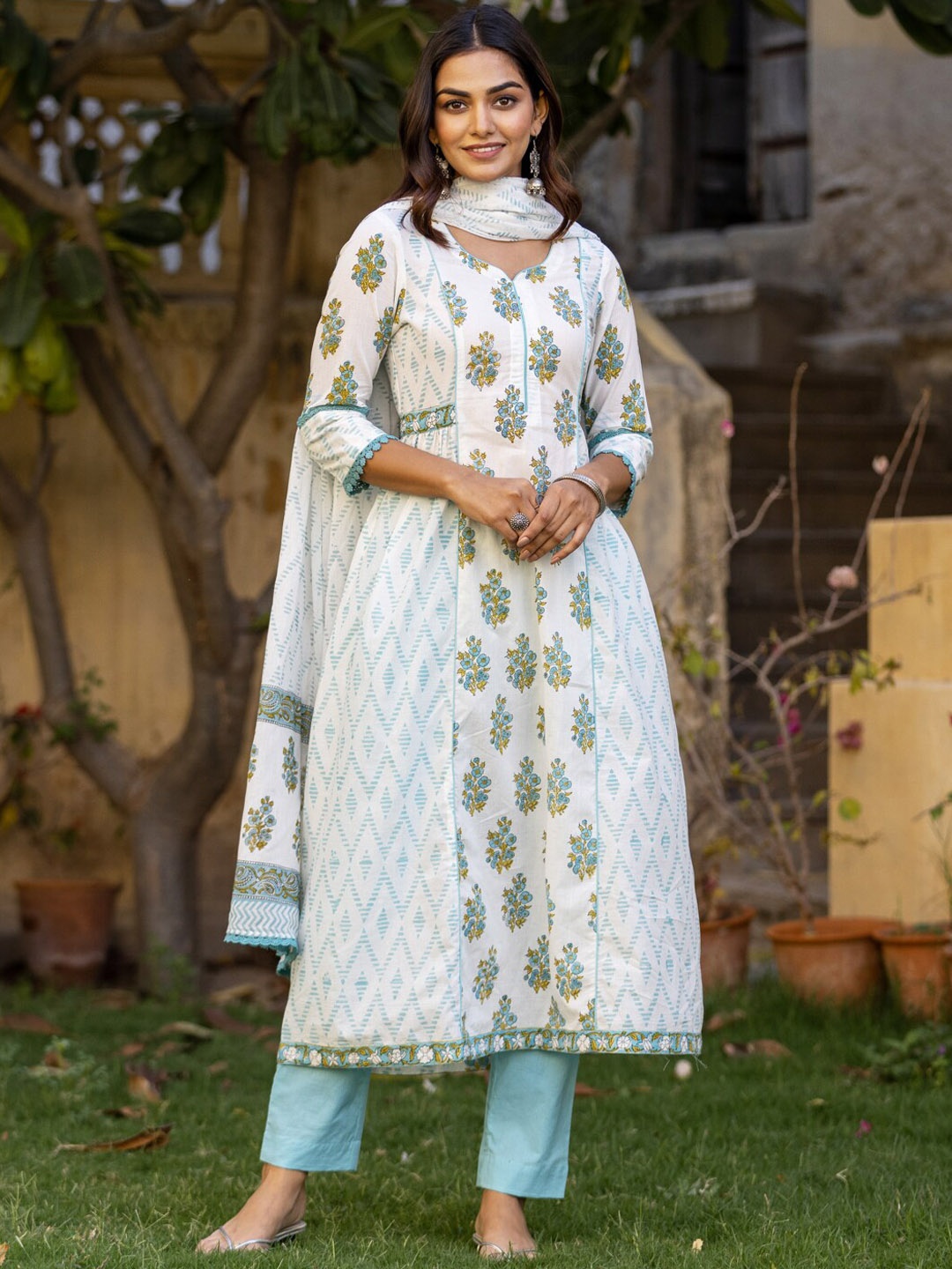 

Ambraee Ethnic Motifs Printed A-Line Kurta with Trousers & Dupatta, White