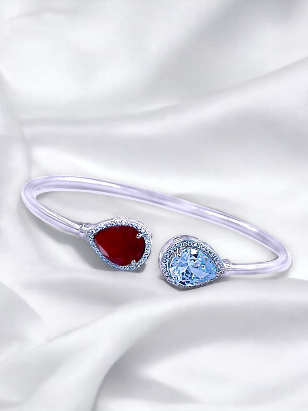 

Taraash 925 Sterling Silver Cubic Zirconia Studded Bangle