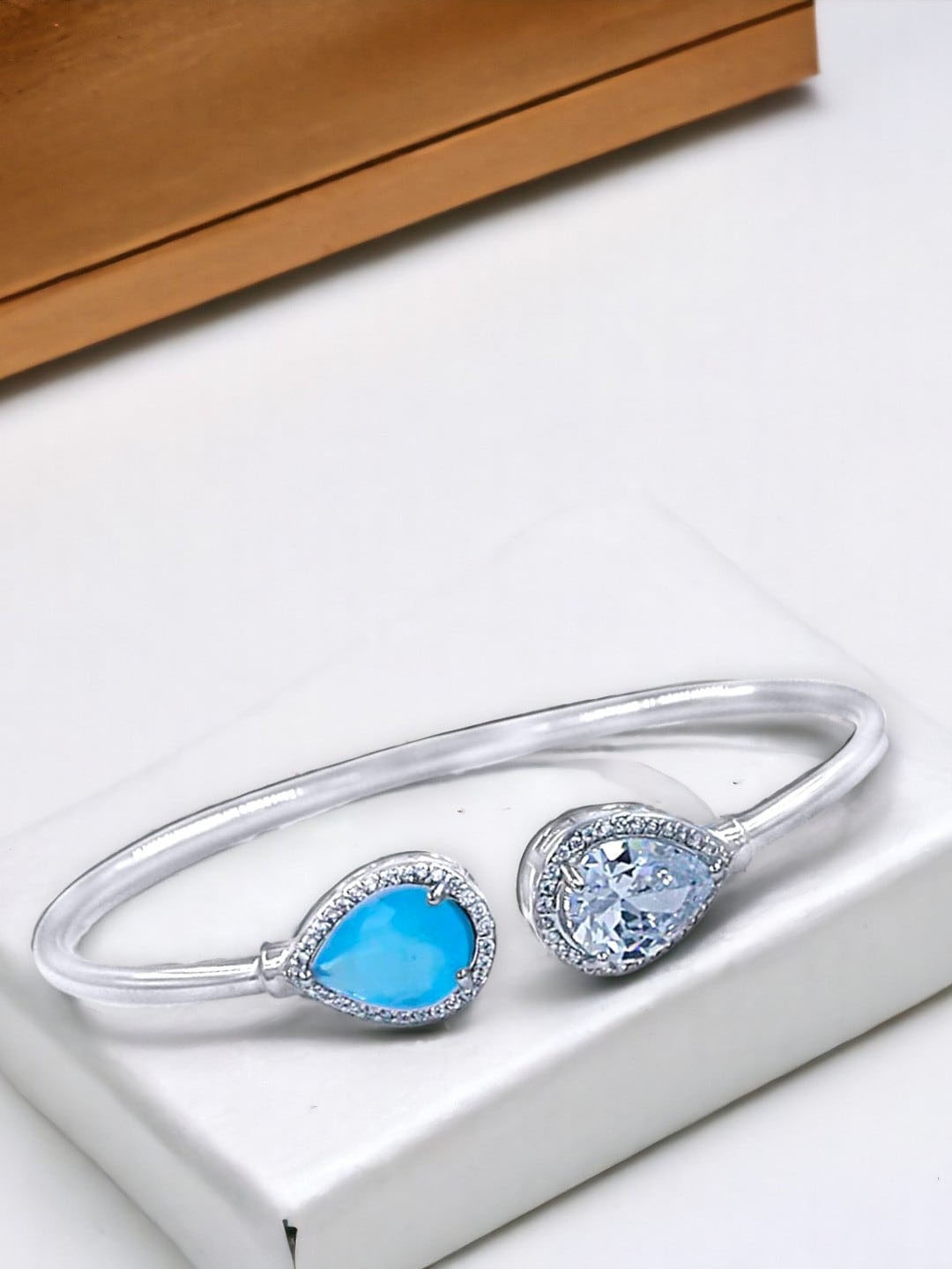 

Taraash 925 Sterling Silver Cubic Zirconia Studded Bangle