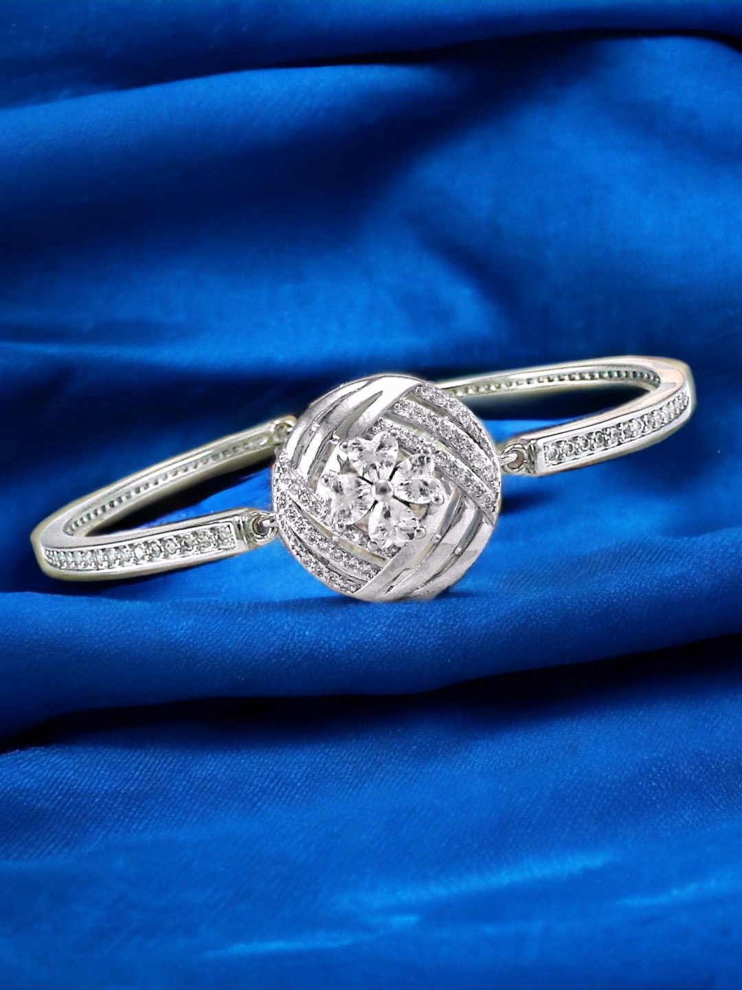 

Taraash 925 Sterling Silver Cubic Zirconia Studded Bangle