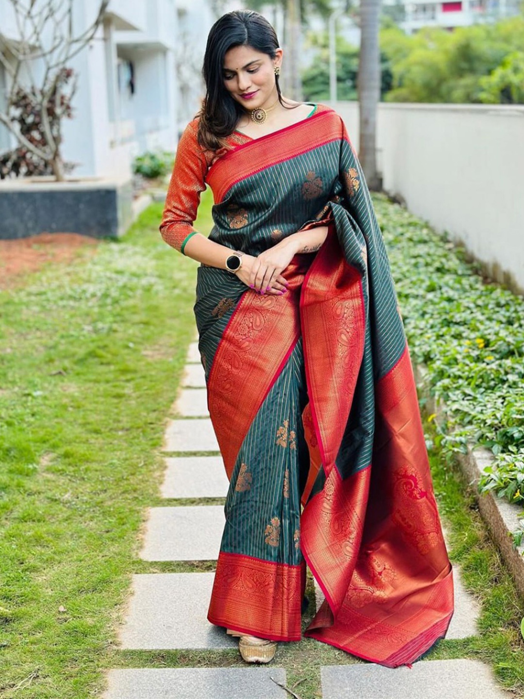 

PAVANPUTRA FAB Ethnic Motifs Woven Design Zari Banarasi Saree, Teal