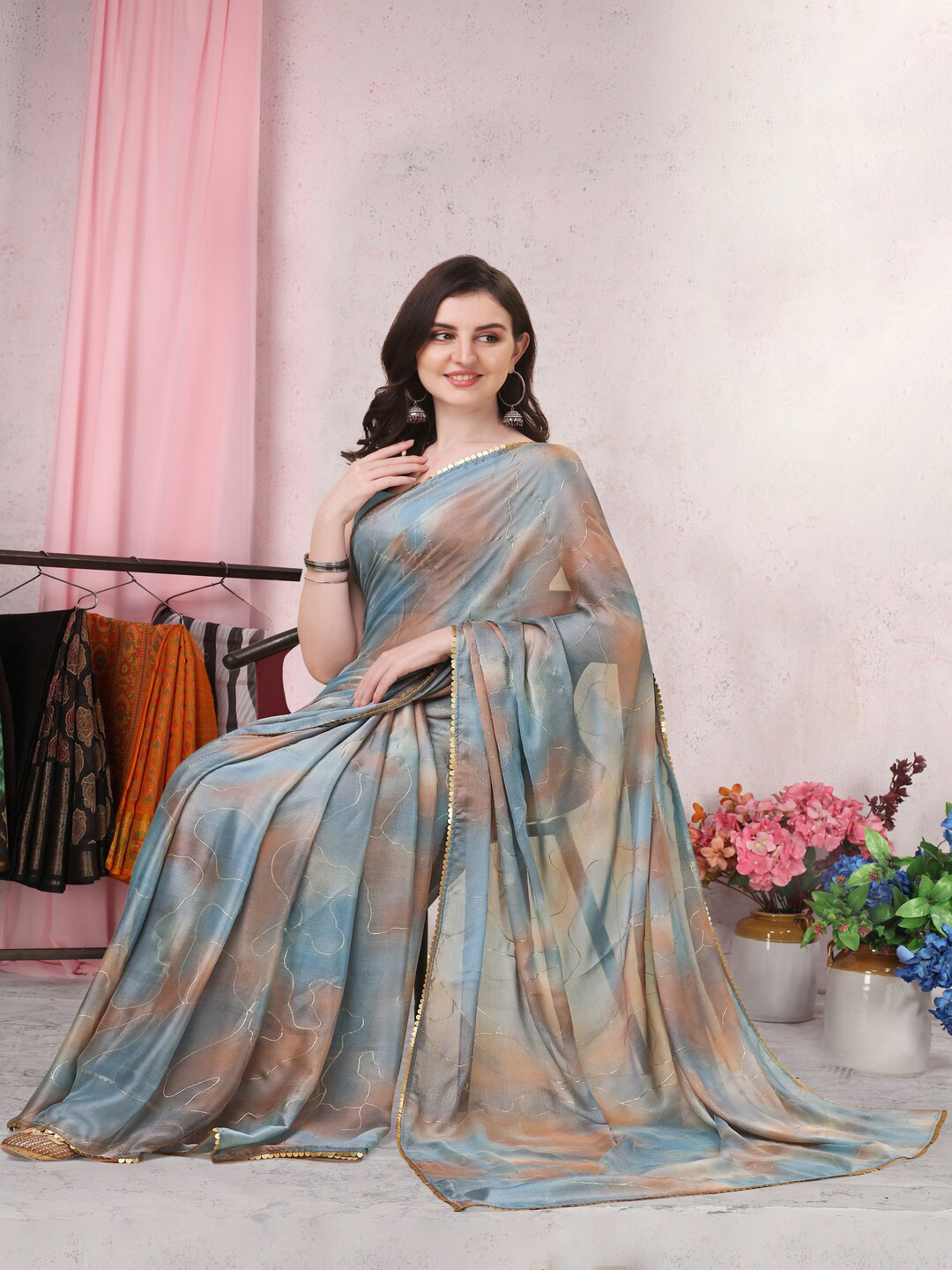 

Sadika Abstract Foil Printed Poly Chiffon Block Print Saree, Grey melange