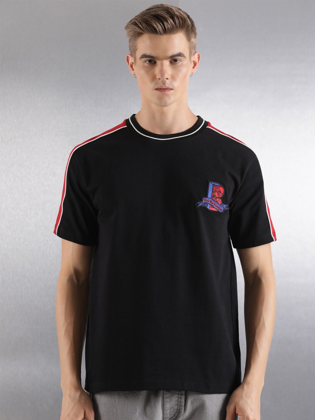 

Breakbounce Round Neck Extended Sleeves T-shirt, Black