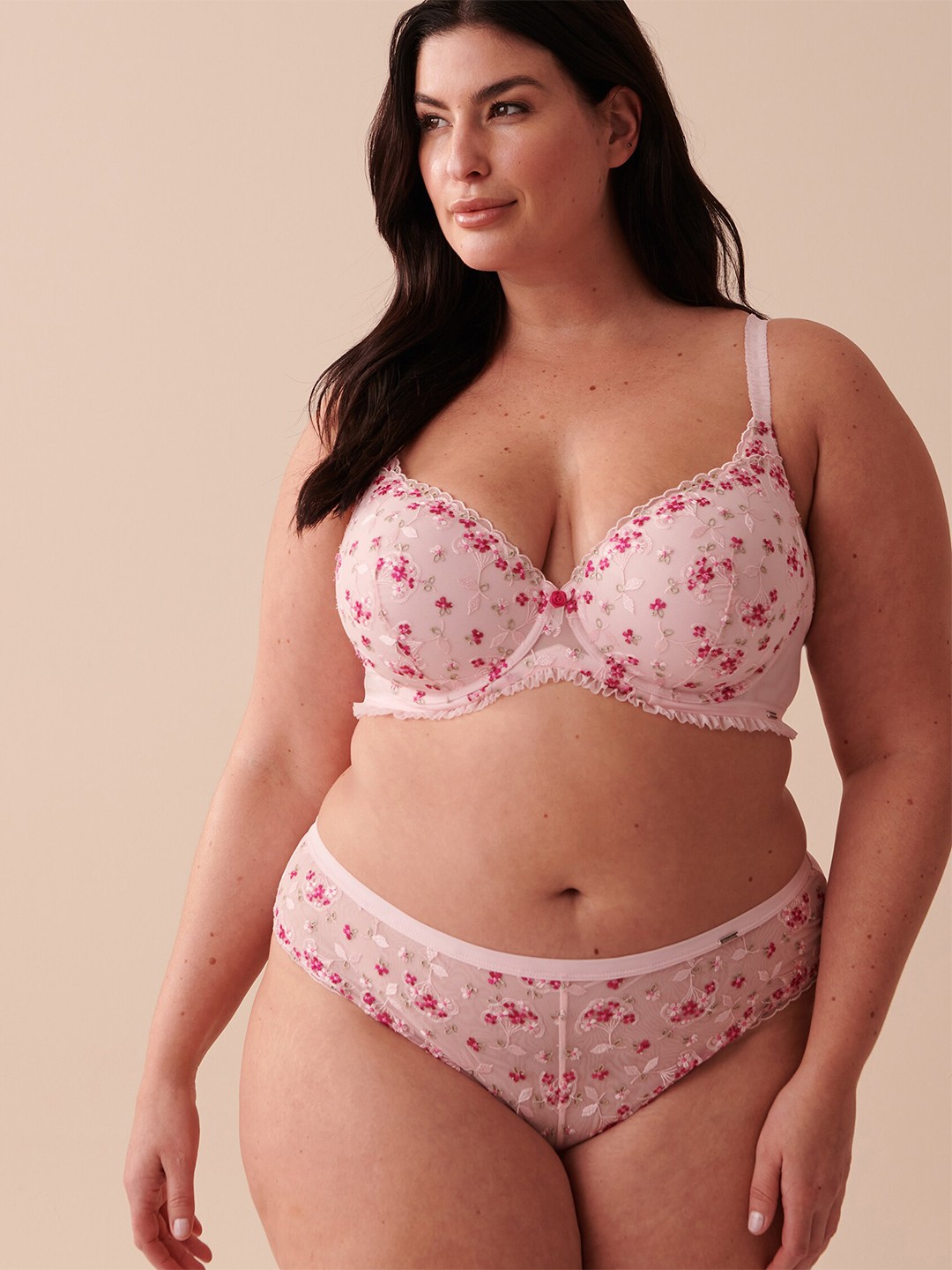 

La Vie en Rose Plus Size Floral Embroidered Full Coverage Everyday Bra All Day Comfort, Pink