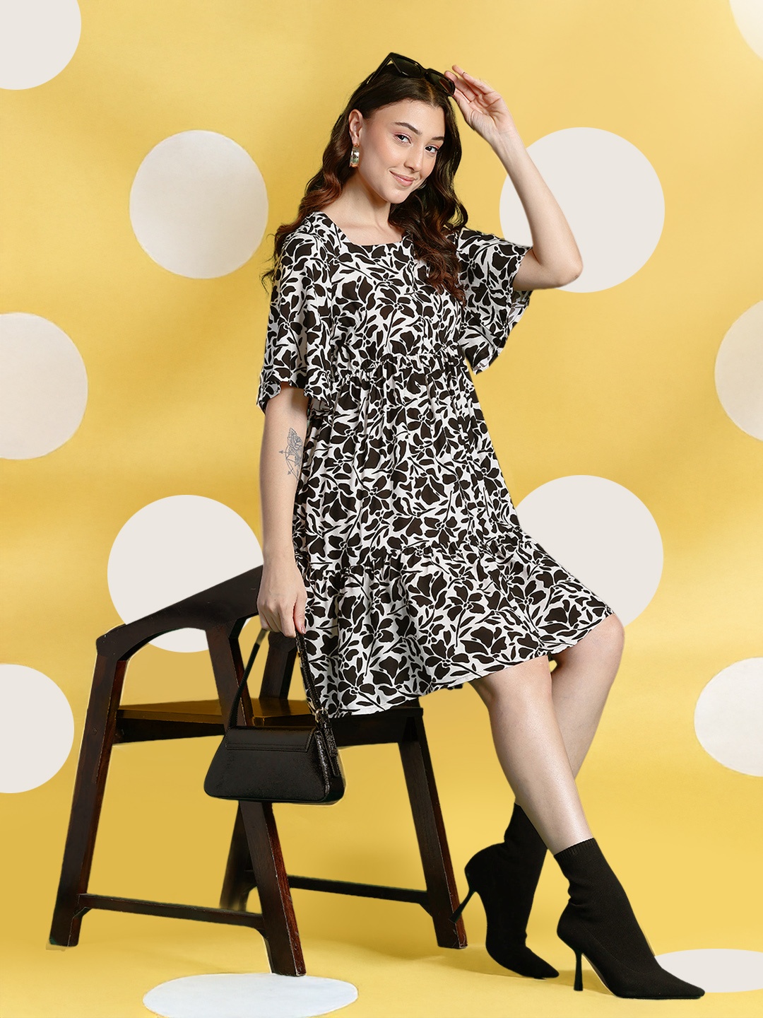 

DressBerry Flared Sleeves Monochrome A-Line Dress, White