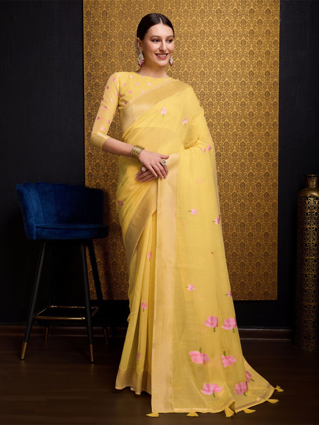 

VASTRA-THE FACTORY STORE Floral Zari Saree, Yellow