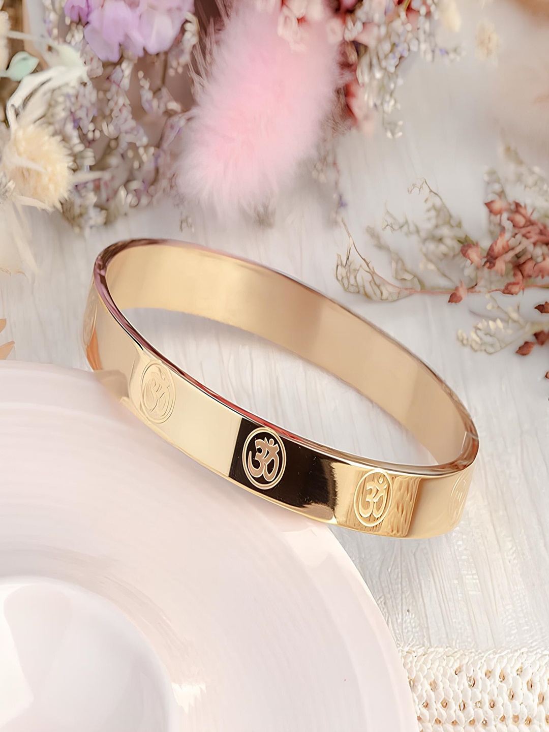 

KARISHMA KREATIONS Unisex Gold-Plated Kada Bracelet