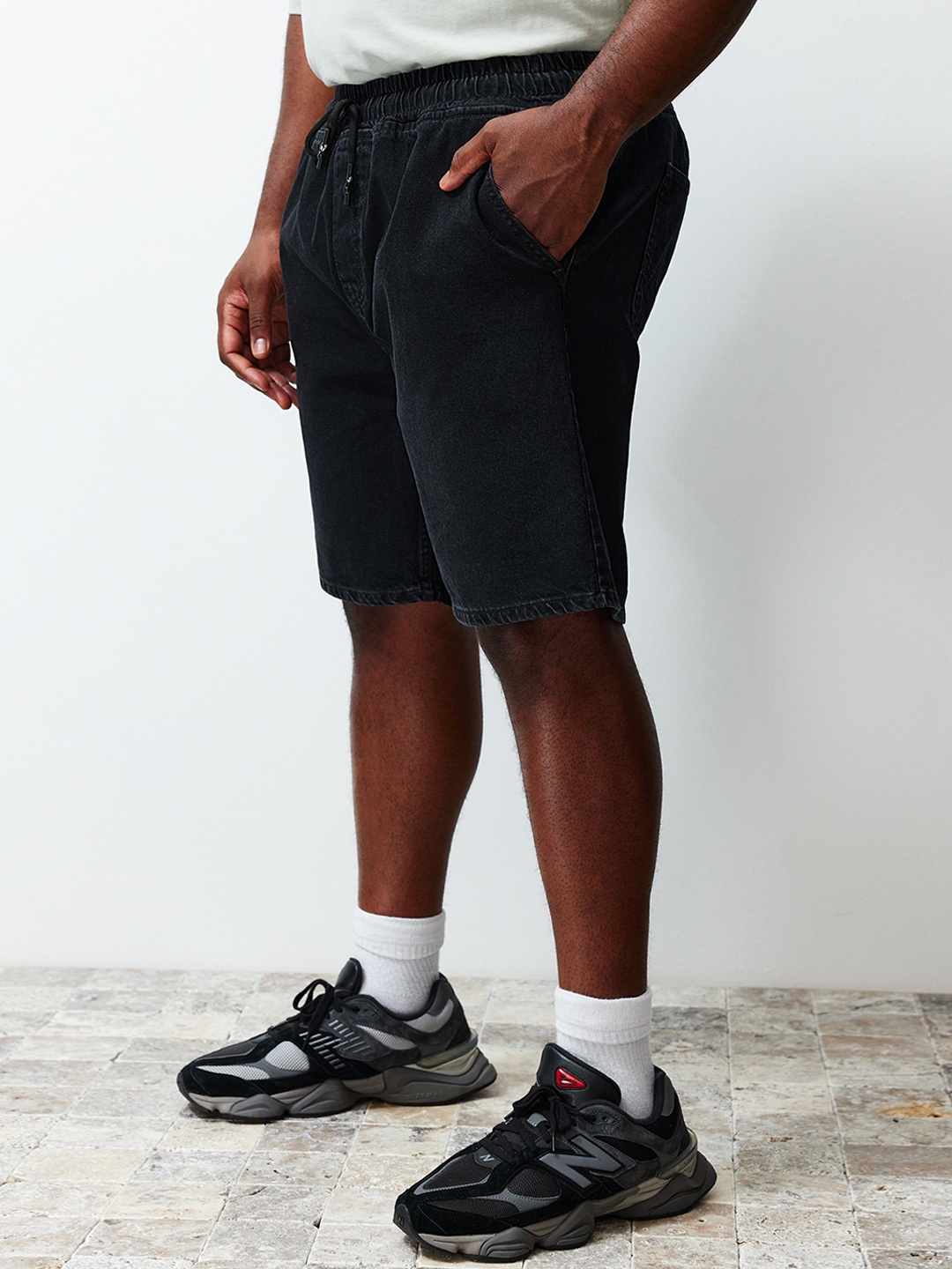 

Trendyol Men Mid-Rise Pure Cotton Casual Shorts, Black