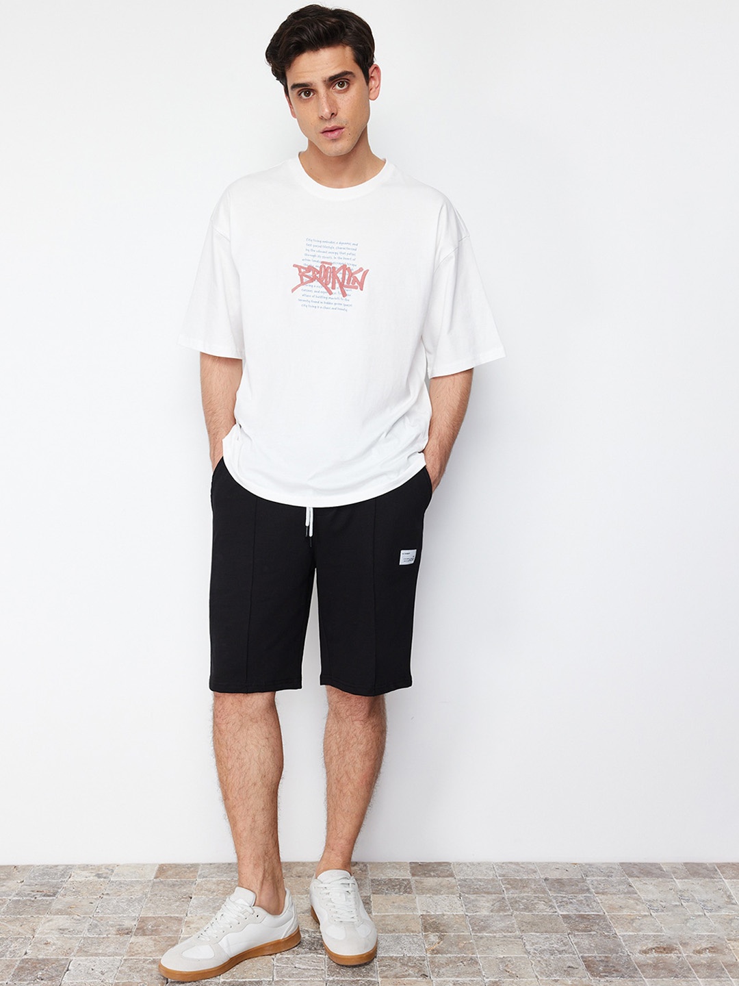 

Trendyol Men Mid-Rise Shorts, Black