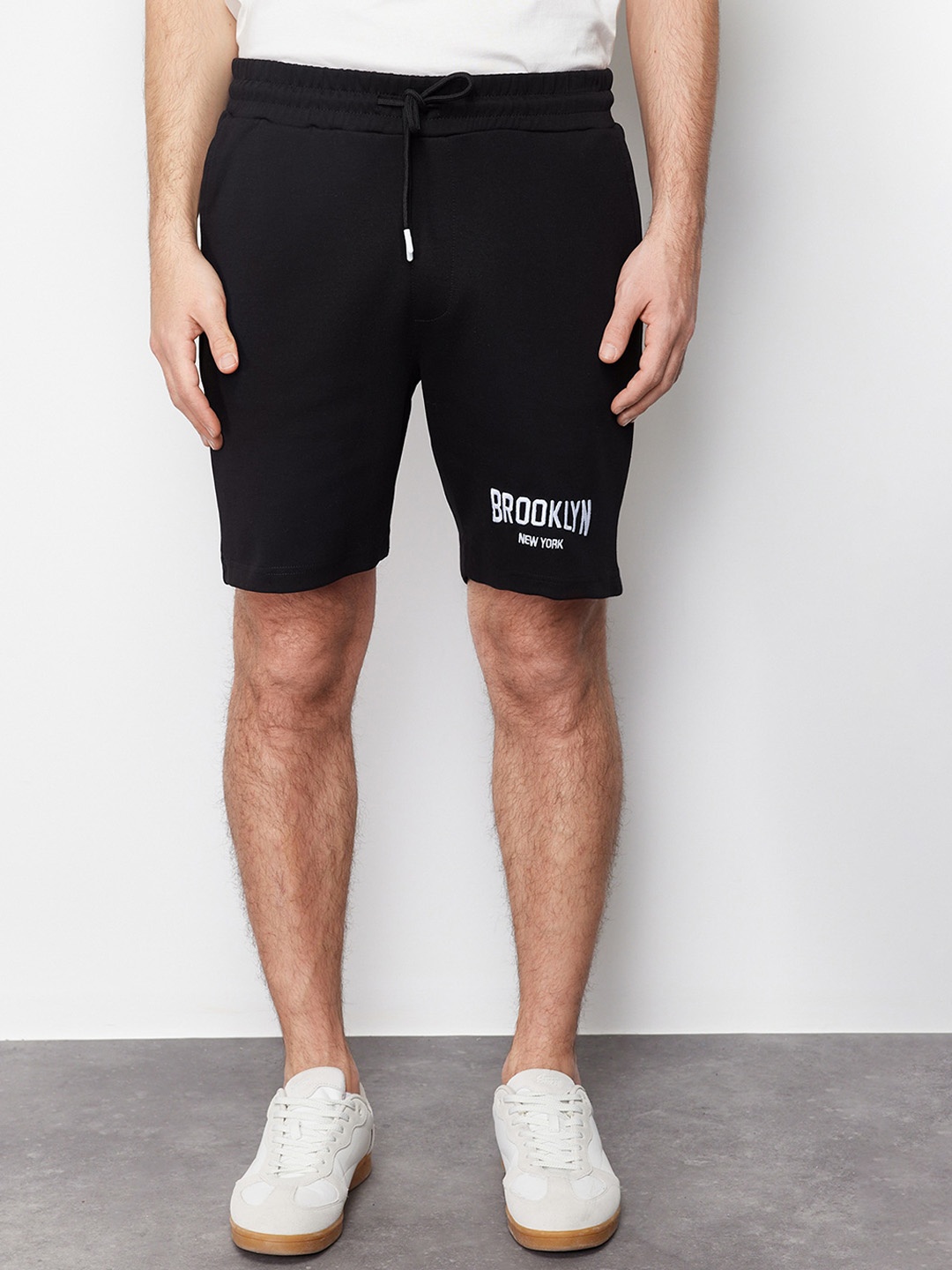 

Trendyol Men Mid-Rise Shorts, Black