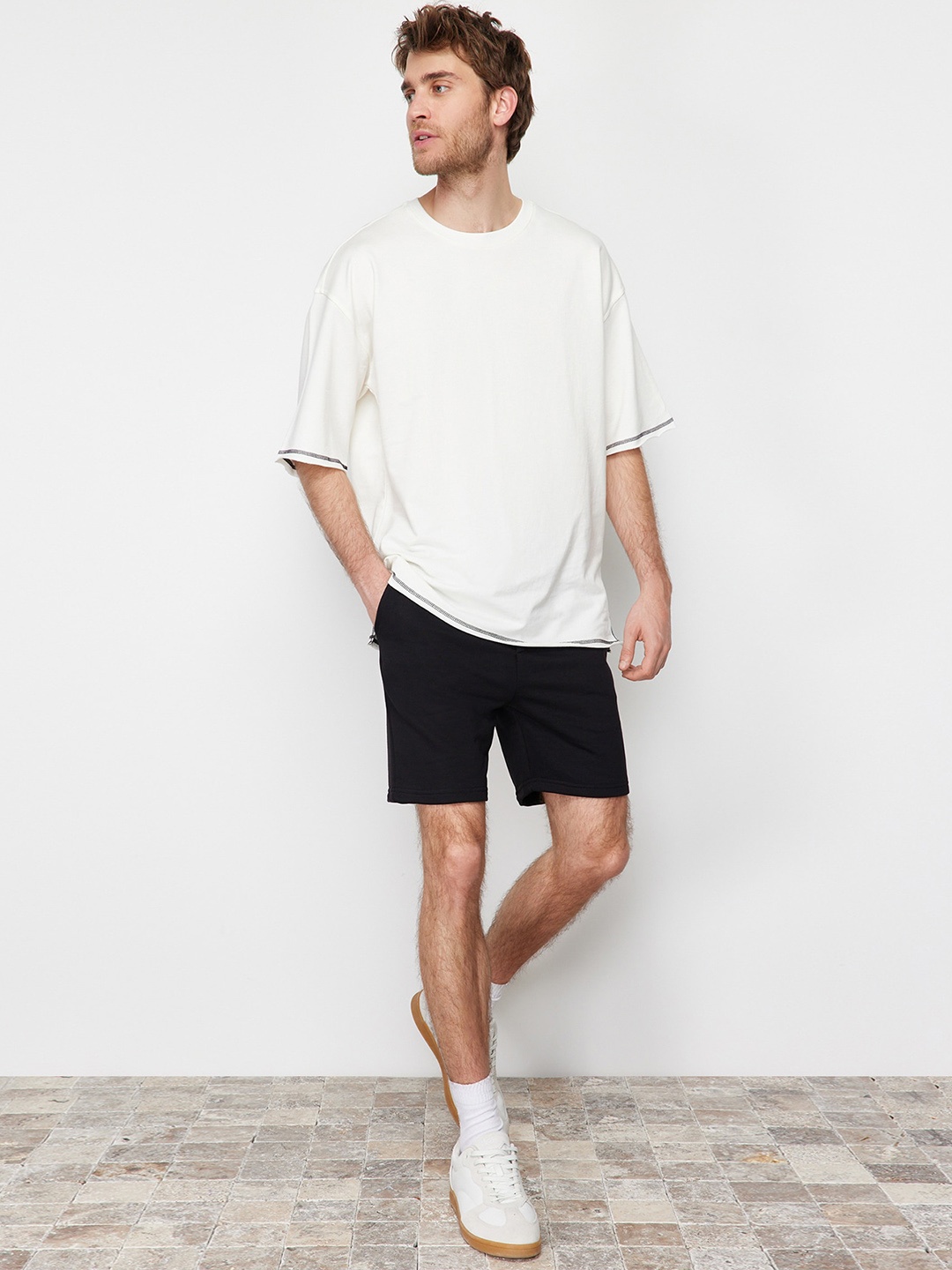 

Trendyol Men Mid-Rise Shorts, Black