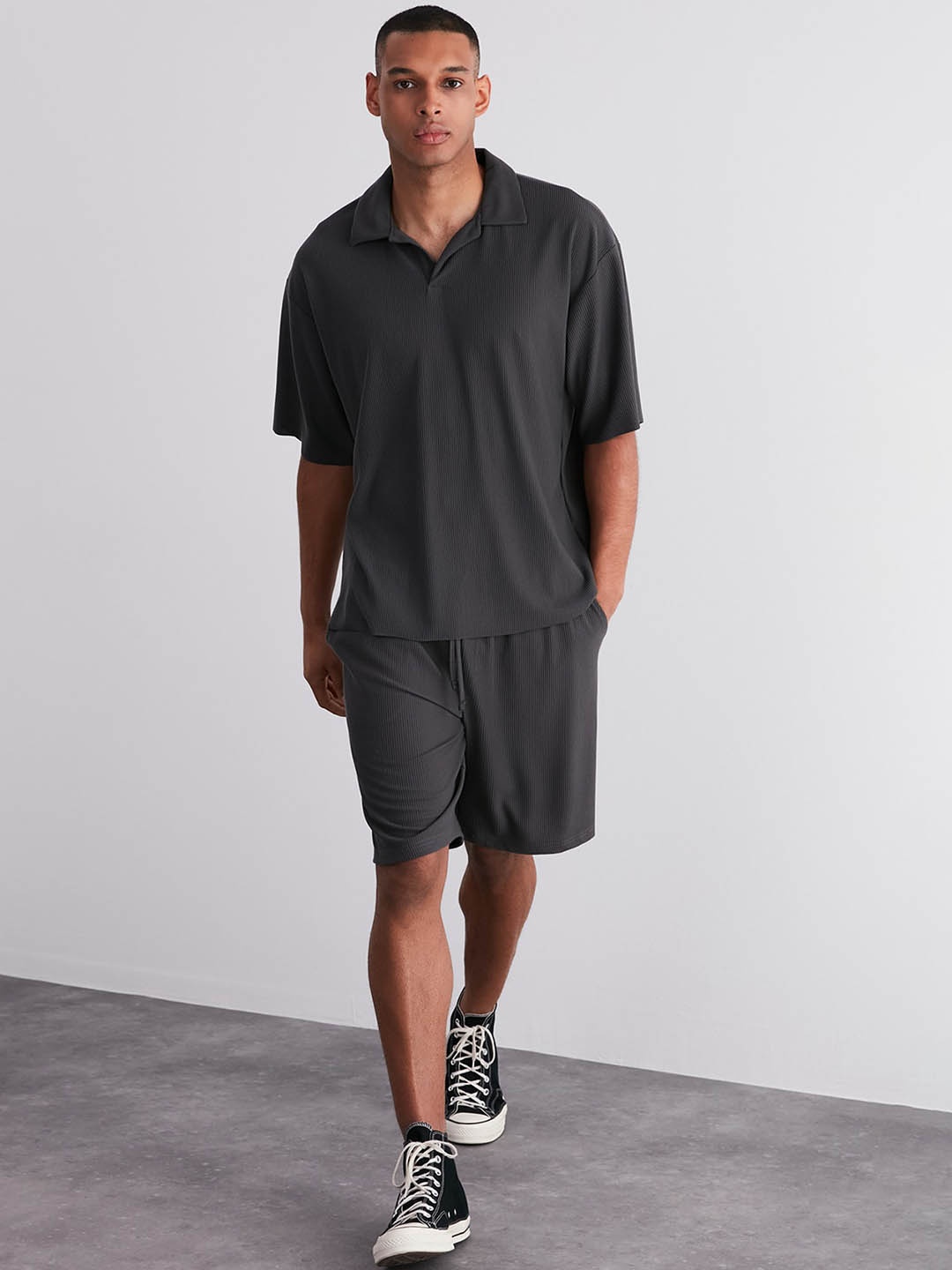 

Trendyol Men Self Design Mid-Rise Shorts, Charcoal
