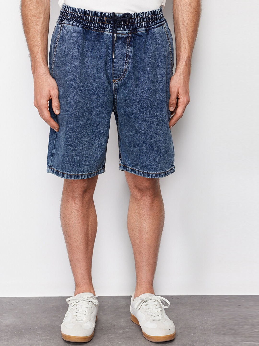 

Trendyol Men Mid-Rise Denim Shorts, Blue
