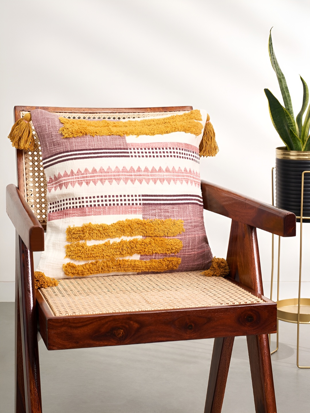 

Living scapes by Pantaloons Purple & White Cotton Abstract Square Cushion Covers