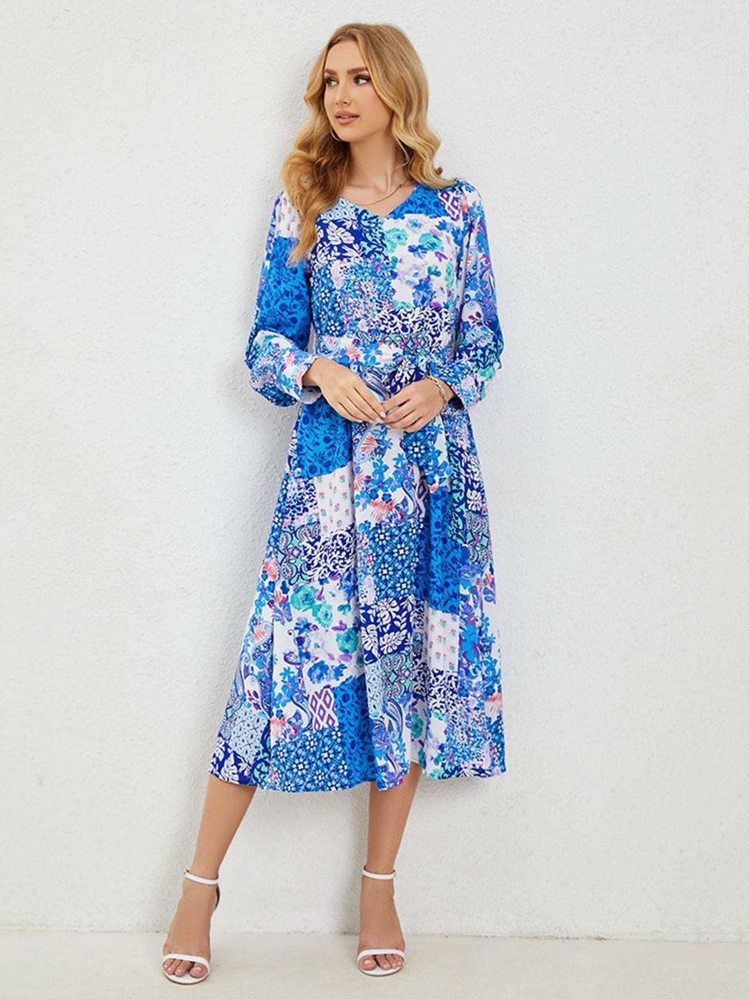 

StyleCast Blue & White Floral Print Chiffon Fit & Flare Midi Dress