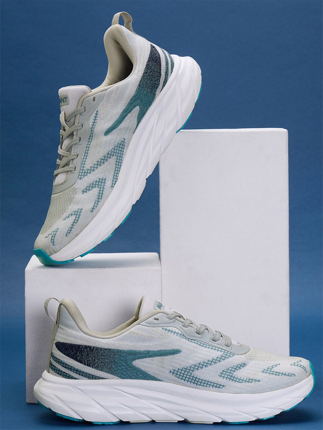 

Avant Men Thrust Running Shoes, Grey