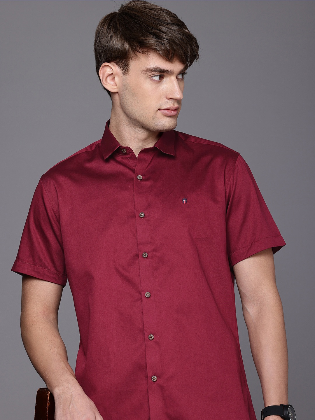 

Louis Philippe Jeans Pure Cotton Slim Fit Opaque Casual Shirt, Maroon