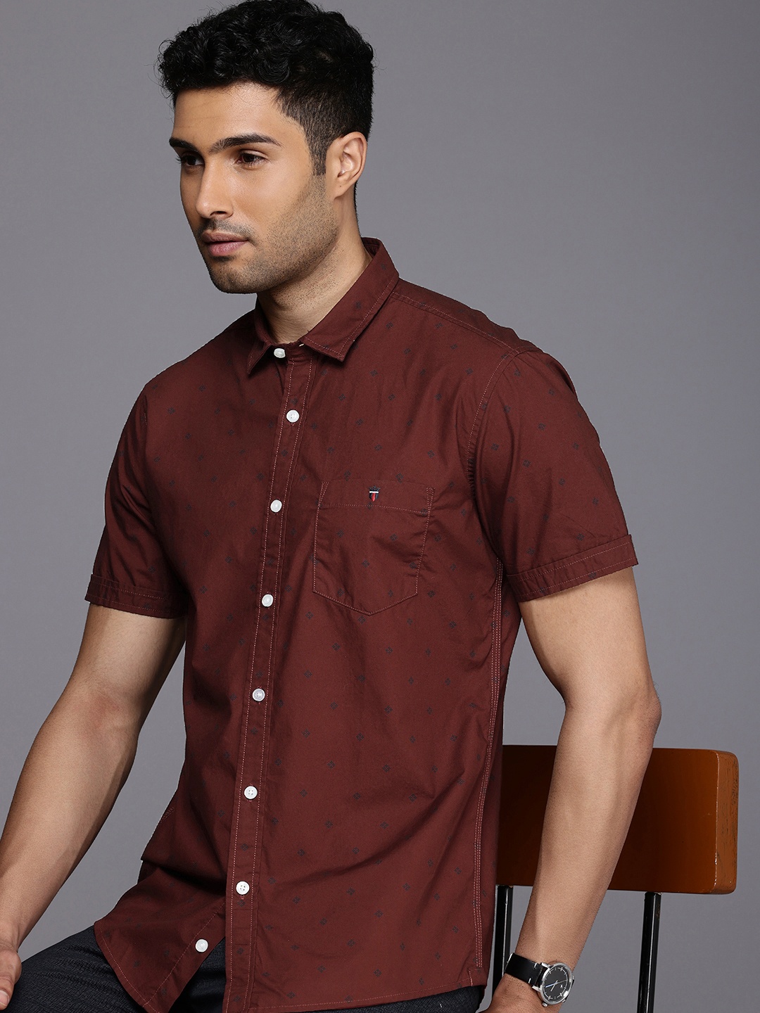 

Louis Philippe Jeans Pure Cotton Slim Fit Opaque Printed Casual Shirt, Brown