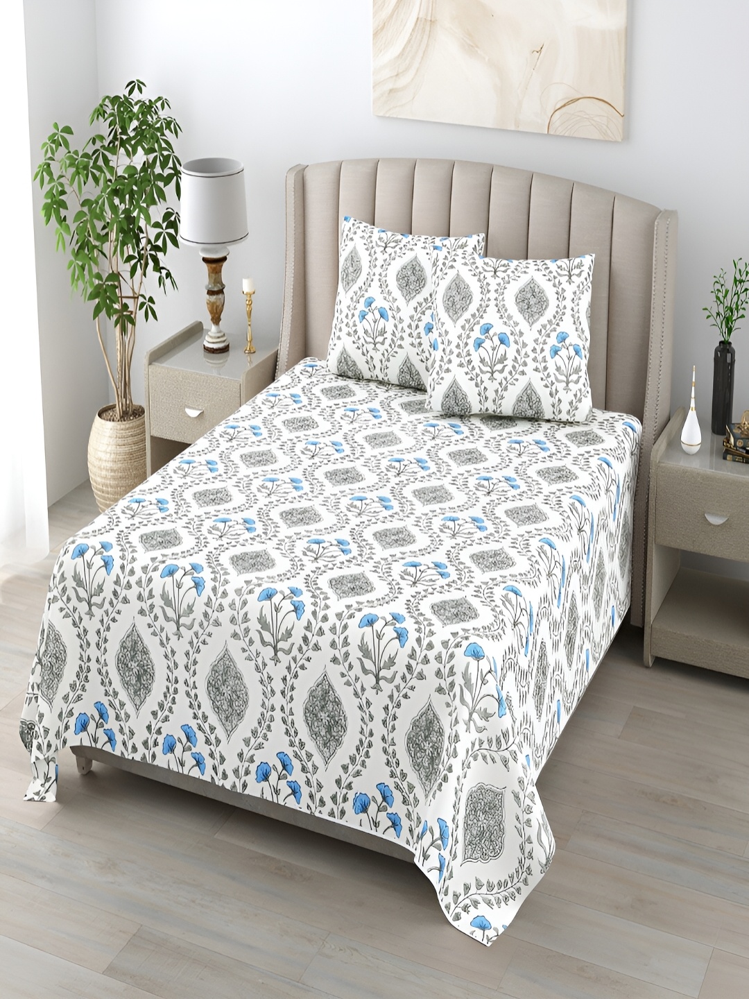 

CHICERY Blue & White Floral 160 TC Queen Bedsheet with 2 Pillow Covers