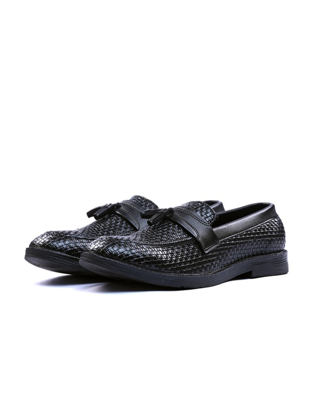 

ITALIAN ELEGANZA Men Textured Lightweight Tassel Loafers, Black