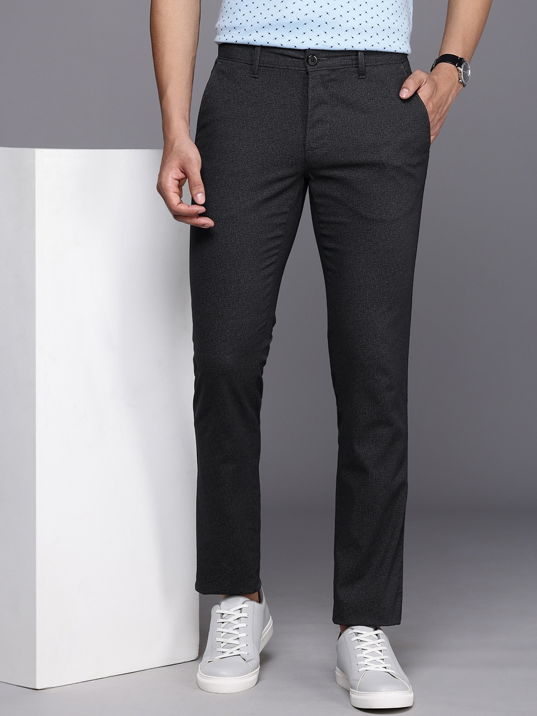 

Louis Philippe Sport Men Geometric Printed Tapered Fit Semiformal Chinos Trousers, Charcoal