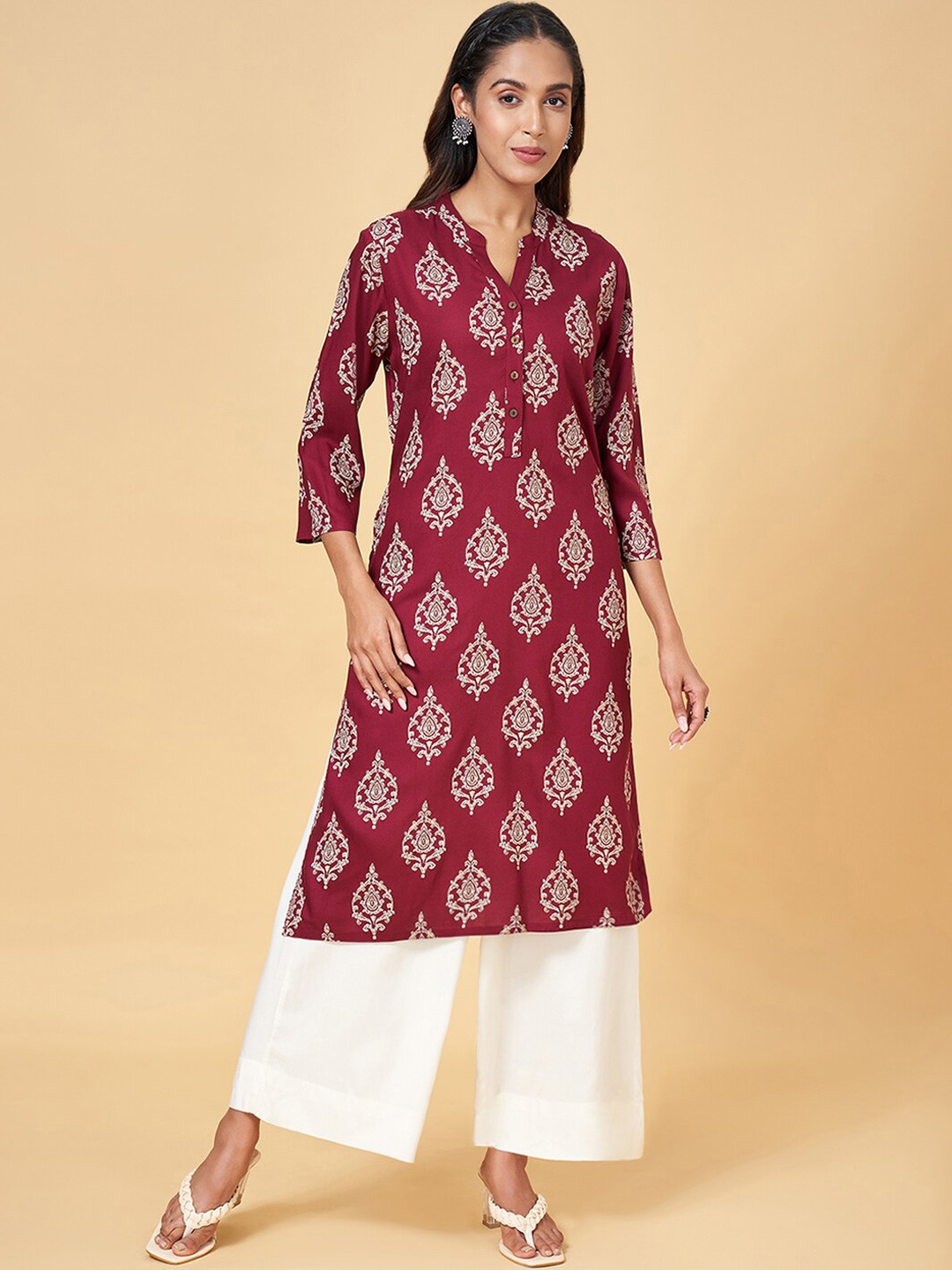 

RANGMANCH BY PANTALOONS Ethnic Motifs Yoke Design Mandarin Collar Thread Work Kurta, Maroon