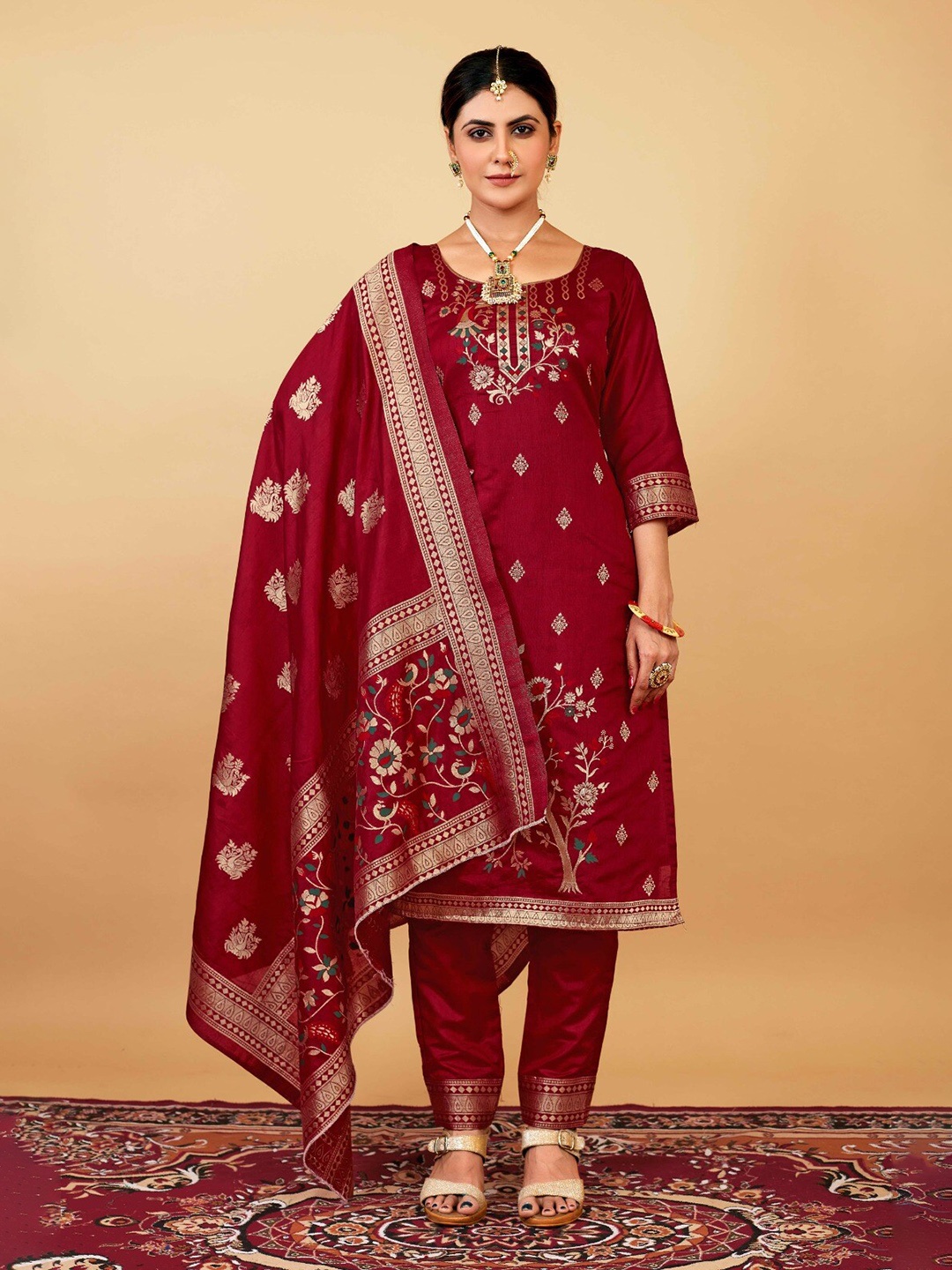 

Royal Rajgharana Saree Ethnic Motifs Pure Silk Unstitched Dress Material, Maroon