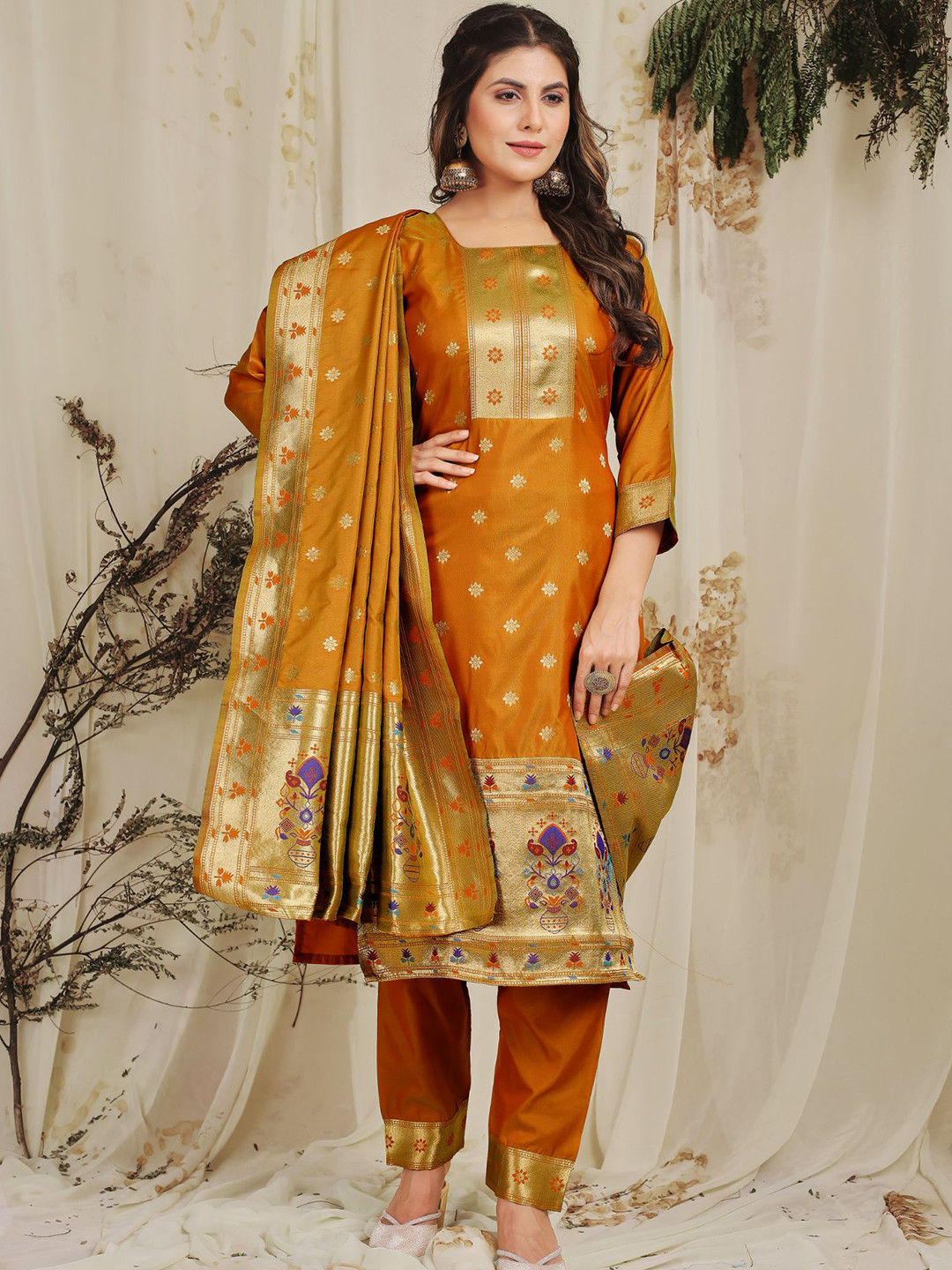 

Royal Rajgharana Saree Woven Design Zari Saree Pure Silk Unstitched Dress Material, Orange