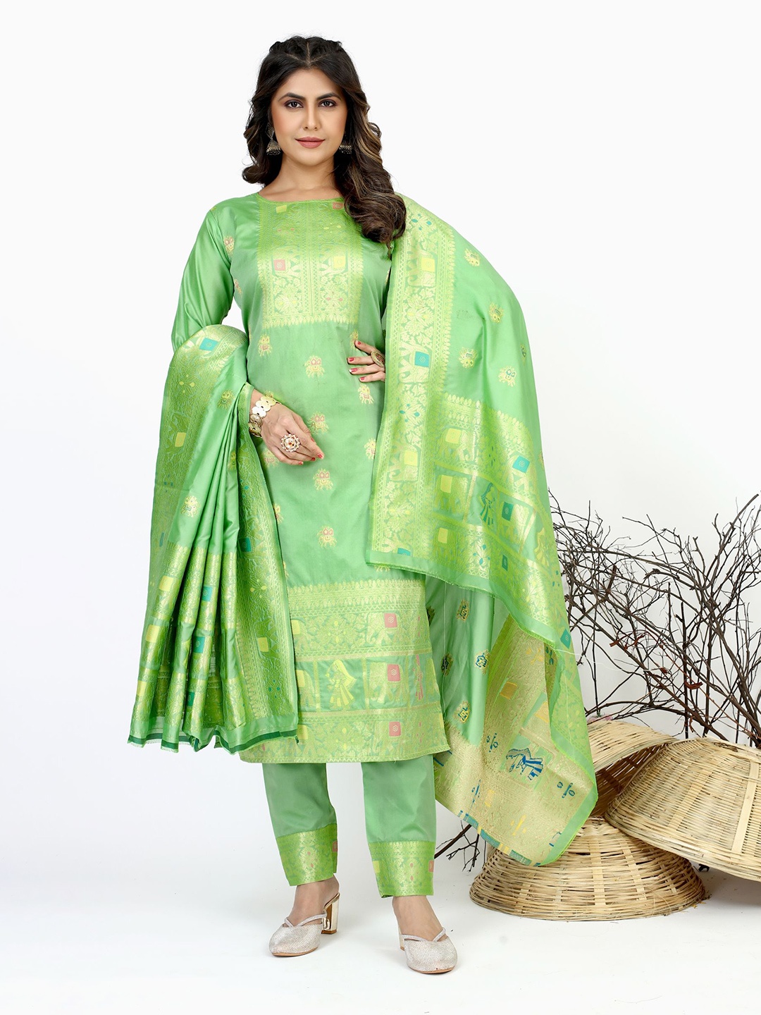 

Royal Rajgharana Saree Ethnic Motifs Woven Design Zari Pure Silk Unstitched Dress Material, Sea green