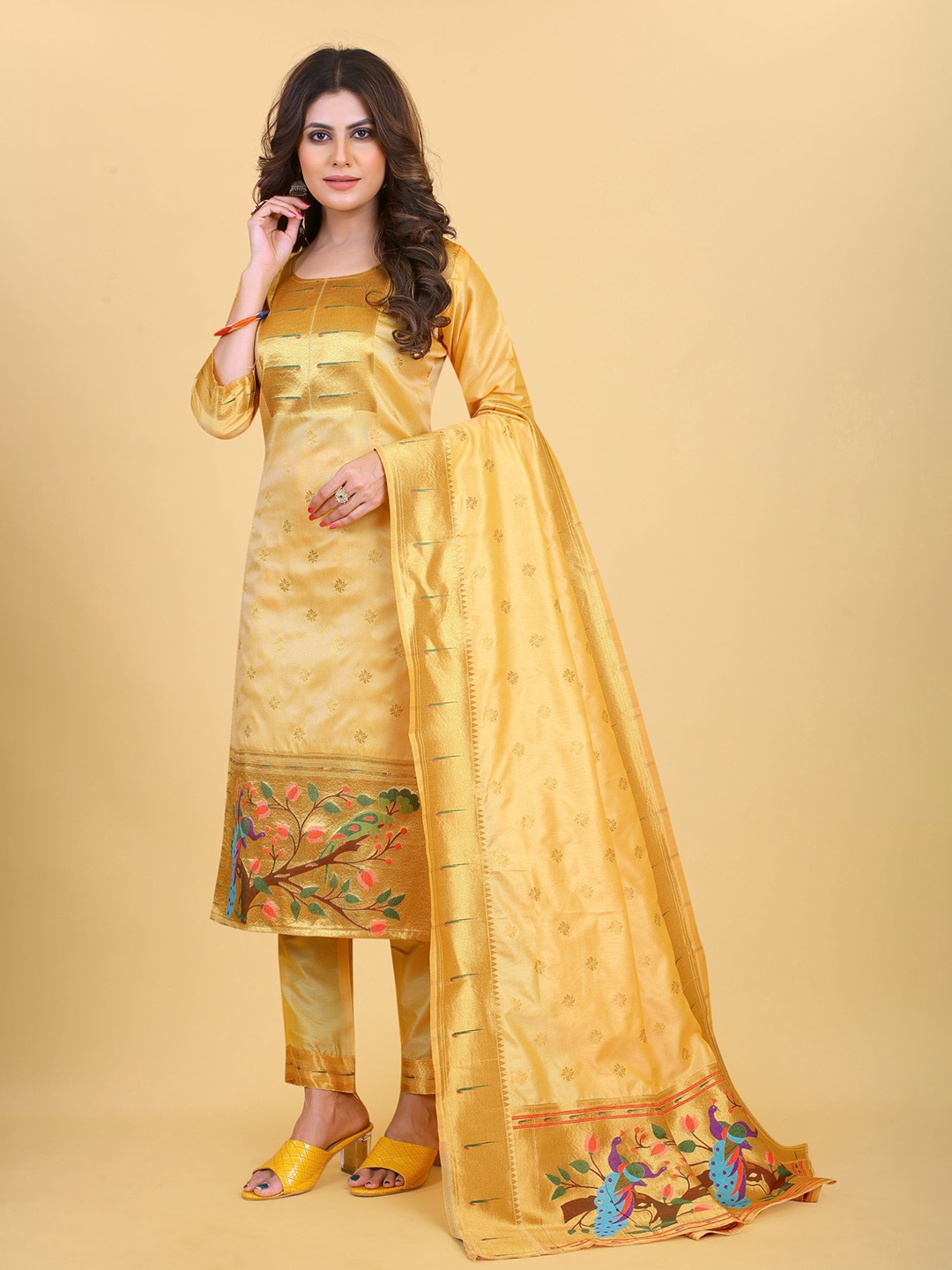 

Royal Rajgharana Saree Pure Silk Unstitched Dress Material, Cream