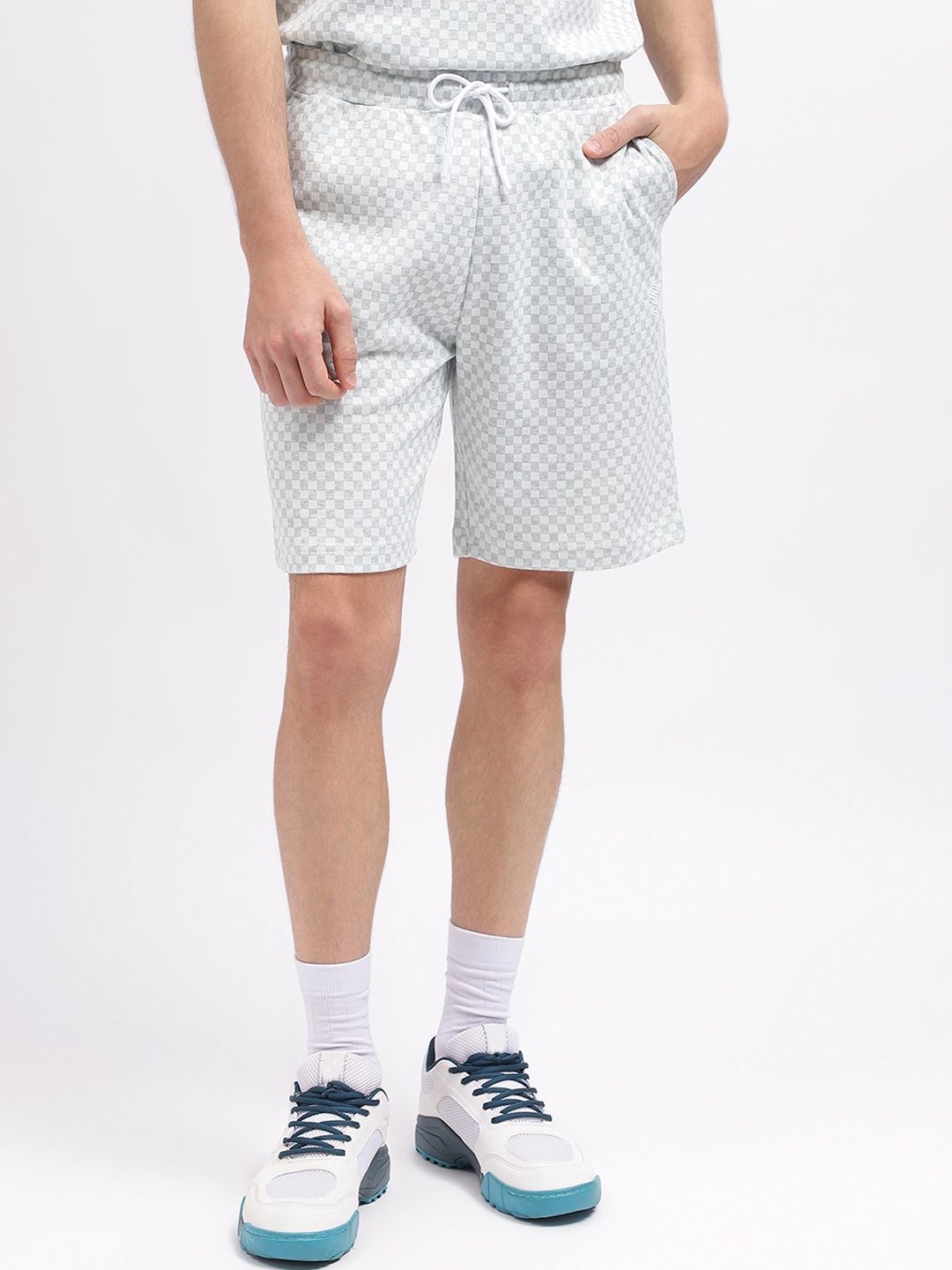 

Iconic Men Checked Mid-Rise Cotton Shorts, White