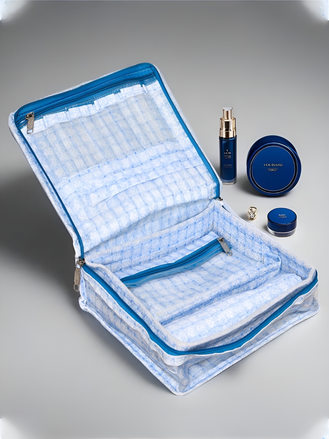 

Kuber Industries Blue & White Water Resistant Jewellery Organiser
