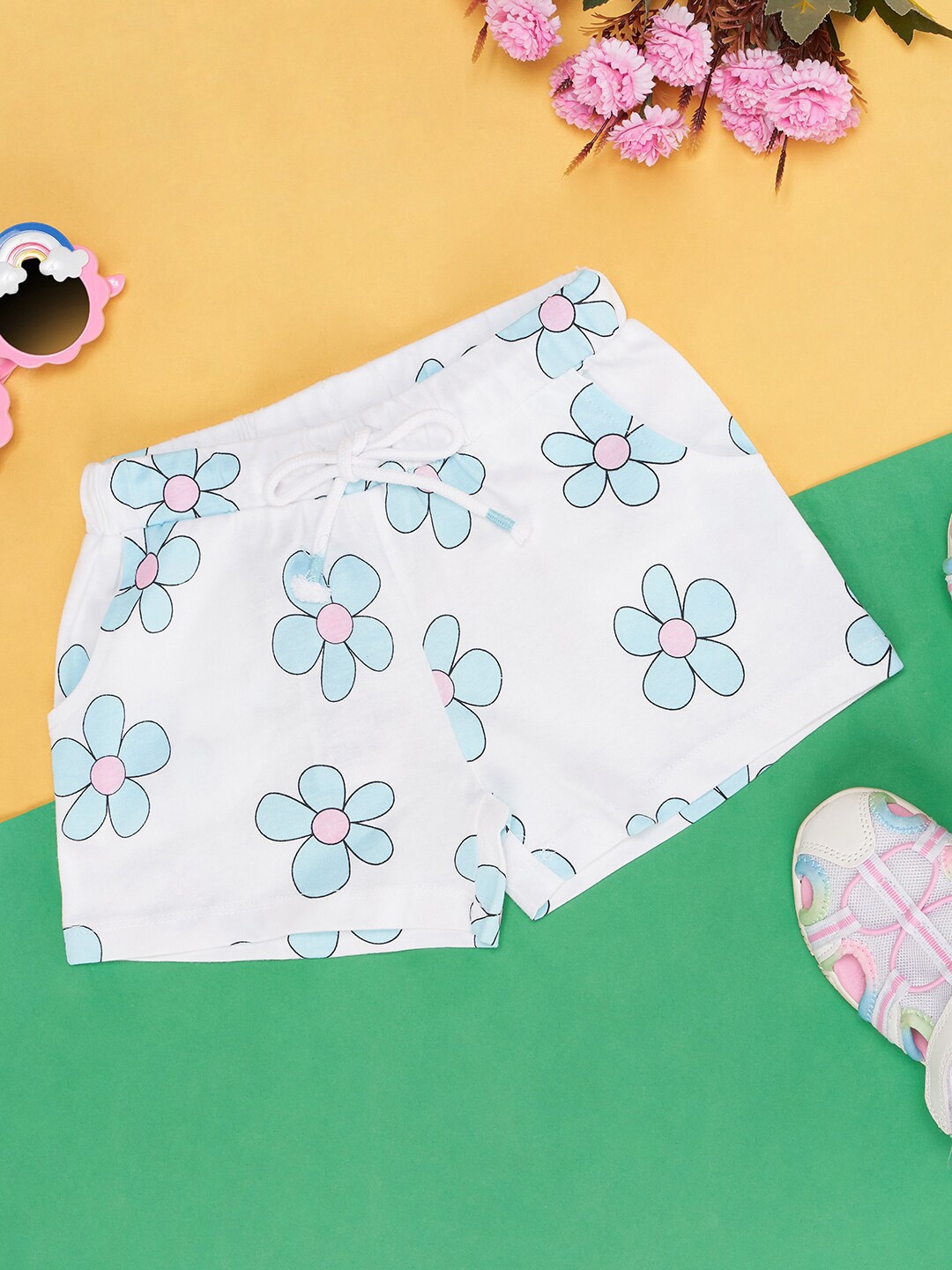 

Pantaloons Junior Girls Floral Printed Pure Cotton Shorts, Green