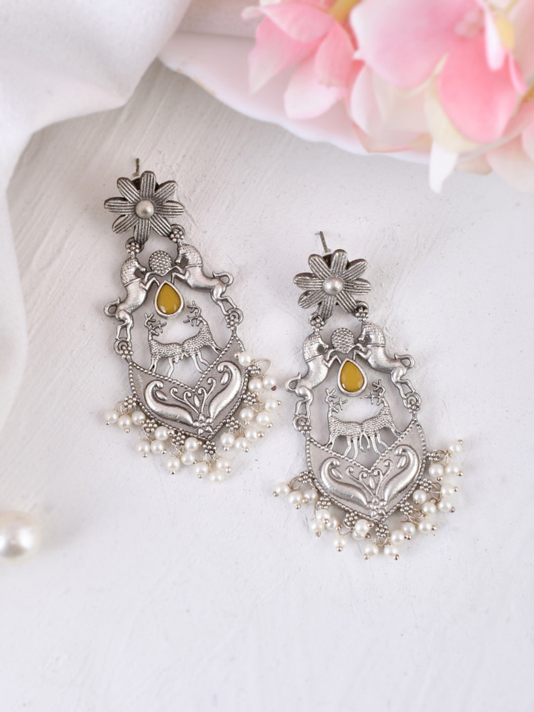 

DASTOOR Silver-Plated Animal Shaped Drop Earrings