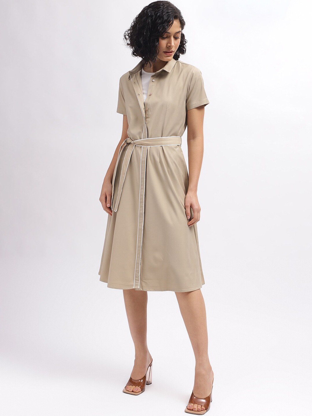 

Iconic Shirt Collar Tie Up Shirt Dress With Belt, Beige