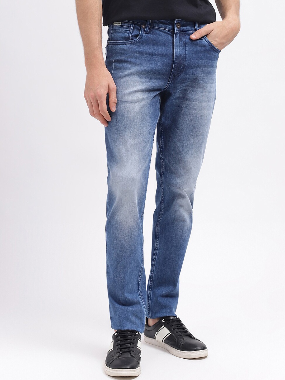 

LINDBERGH Men Tapered Fit Clean Look Light Fade Stretchable Jeans, Blue